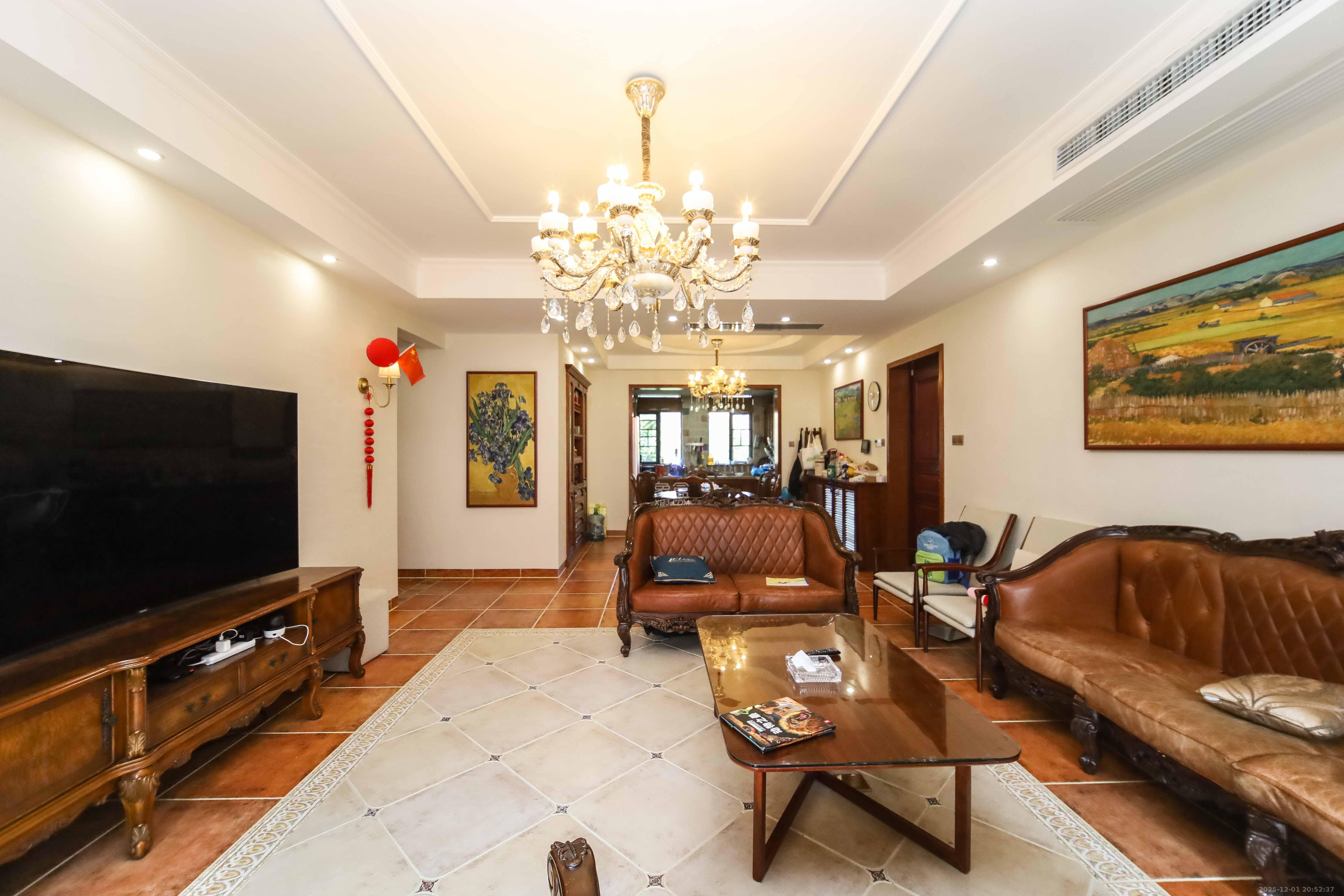 江河中央洋房  4室2厅2卫    300.0万