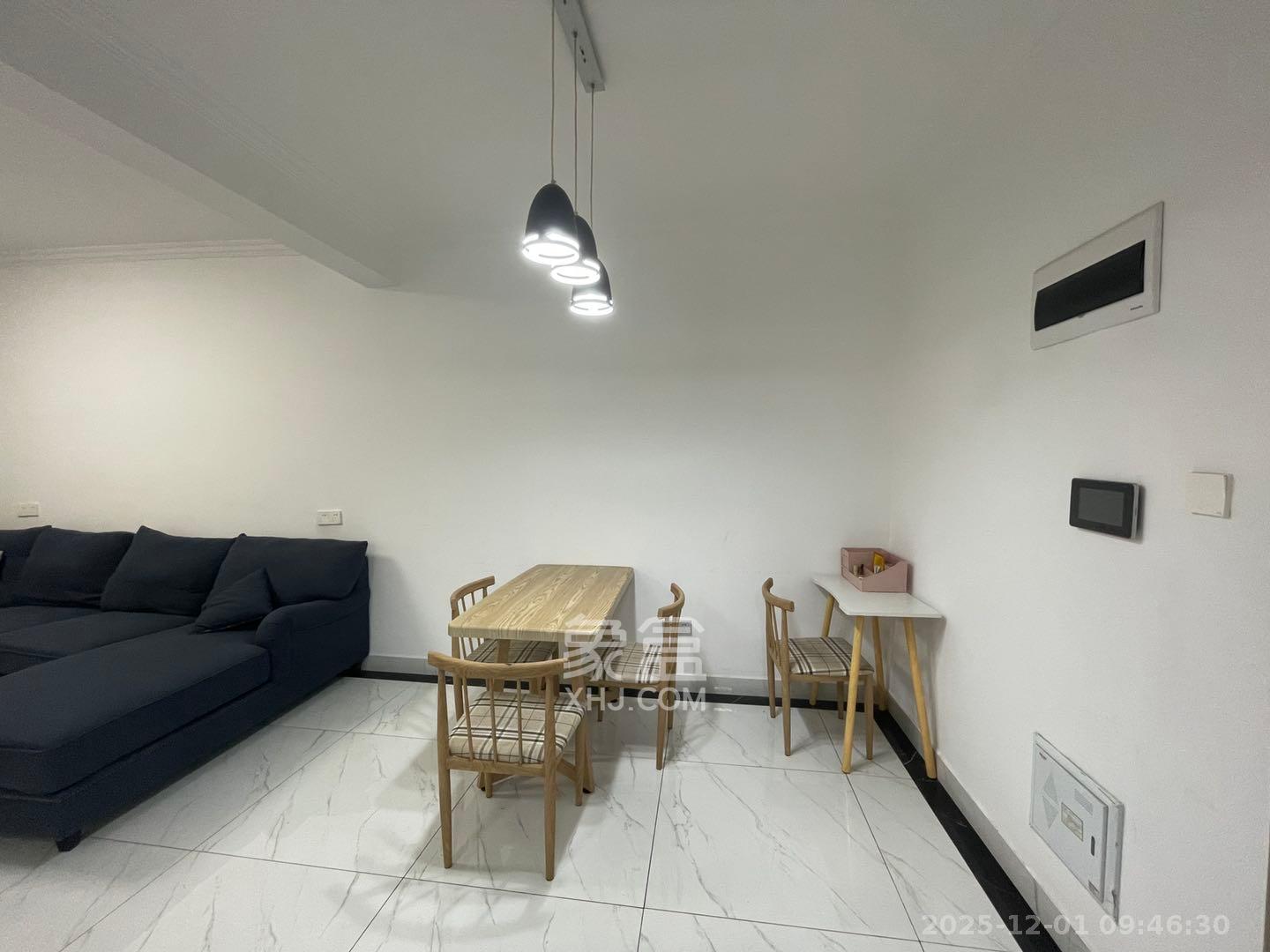 长盛岚庭  2室2厅1卫    2200.0元/月室内图