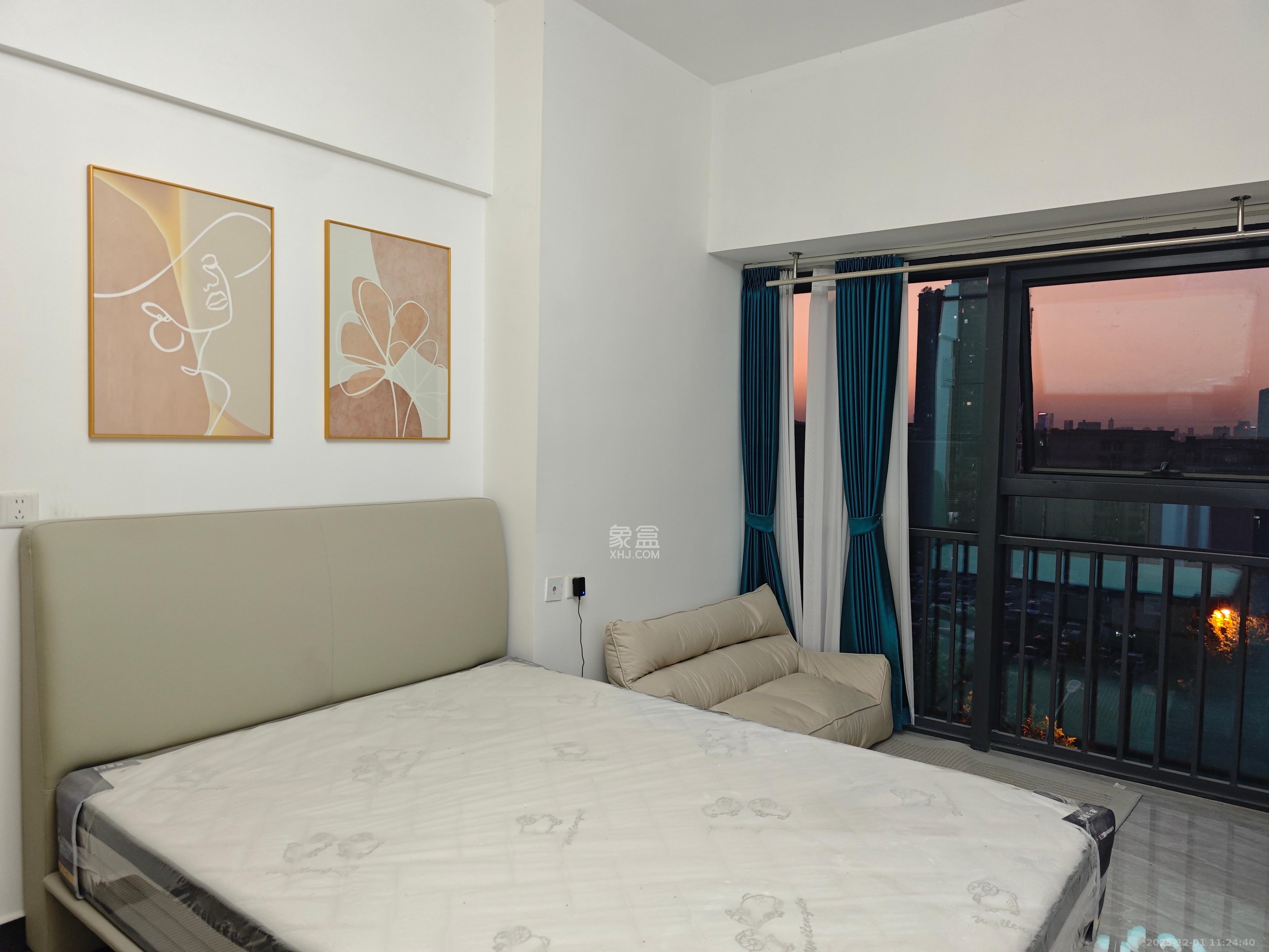 华润置地中心  1室0厅0卫    2000.0元/月