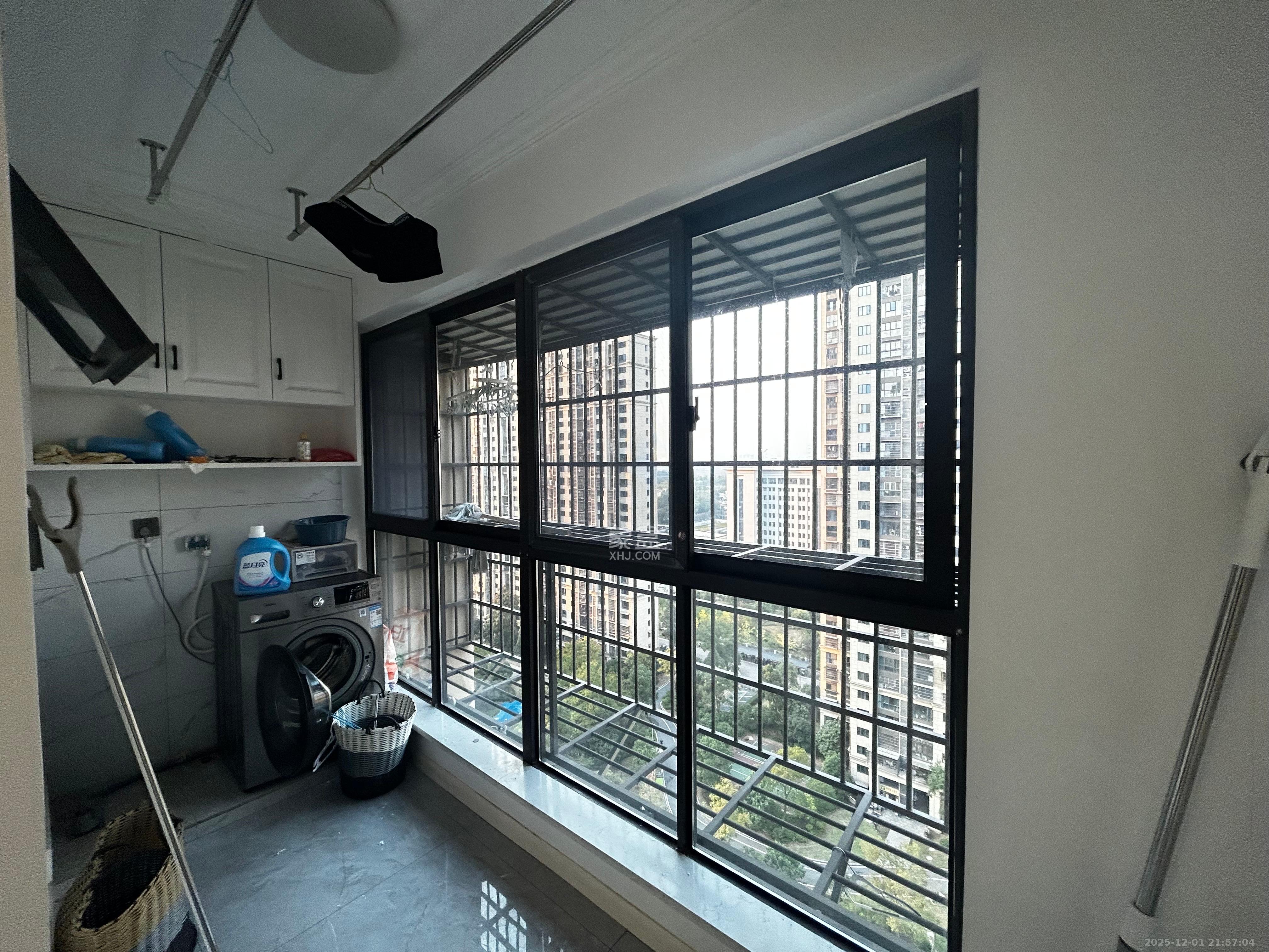 星湖湾二期高层 3室2厅2卫 3280.0元/月 星湖湾二期高层 3室2厅2卫 3280.0元/月室内图