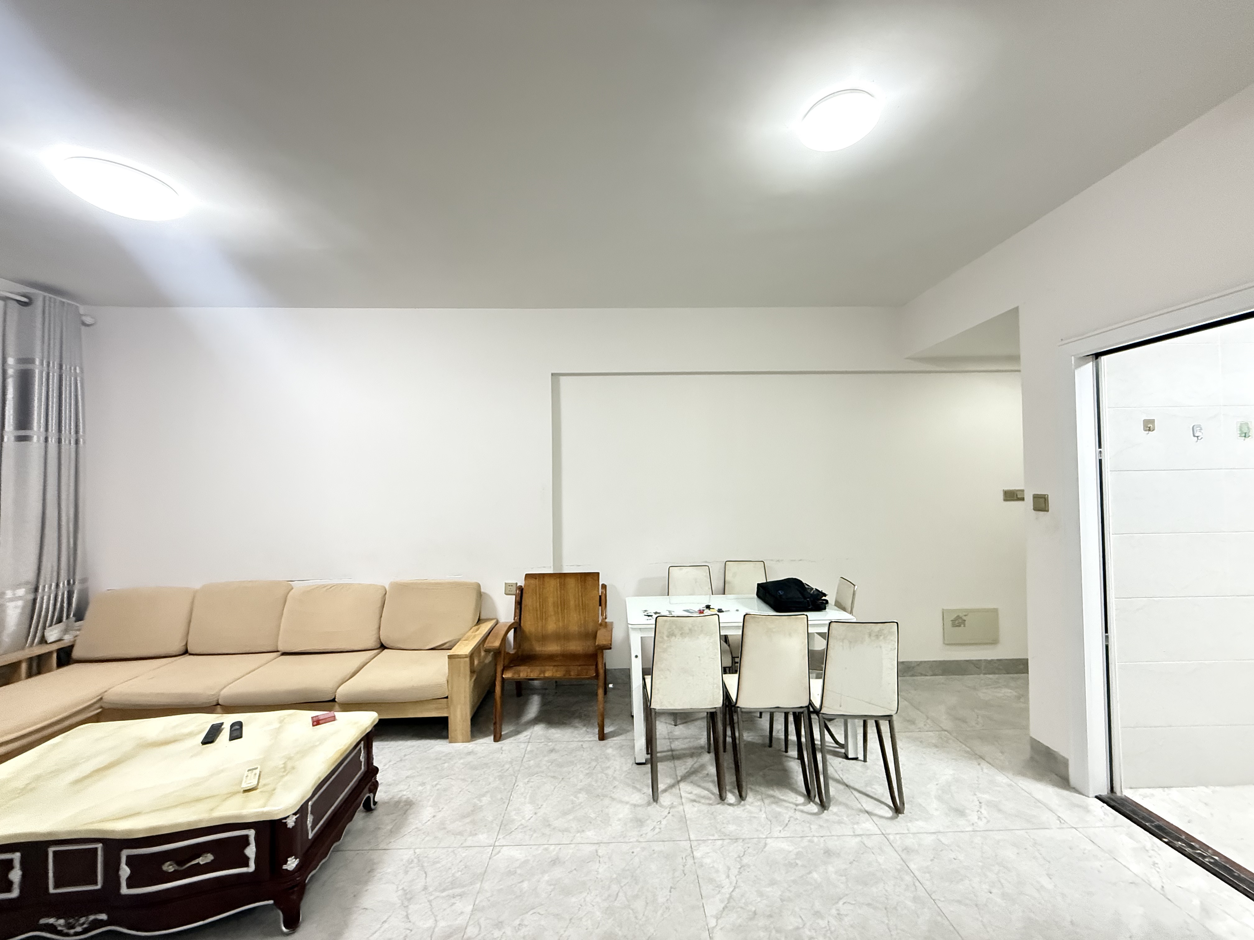 海星家园  2室2厅1卫    2400.0元/月