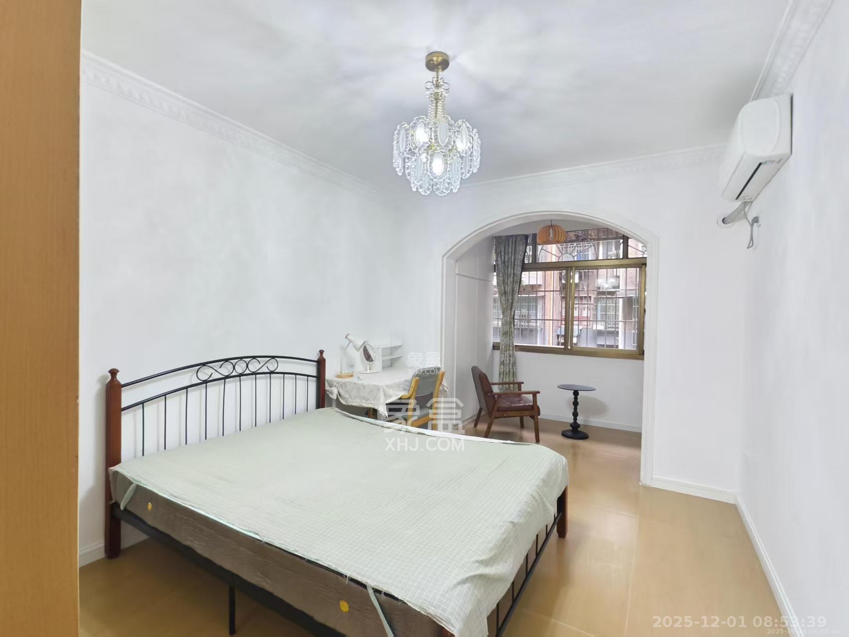 国庆新村  2室1厅1卫    2400.0元/月室内图