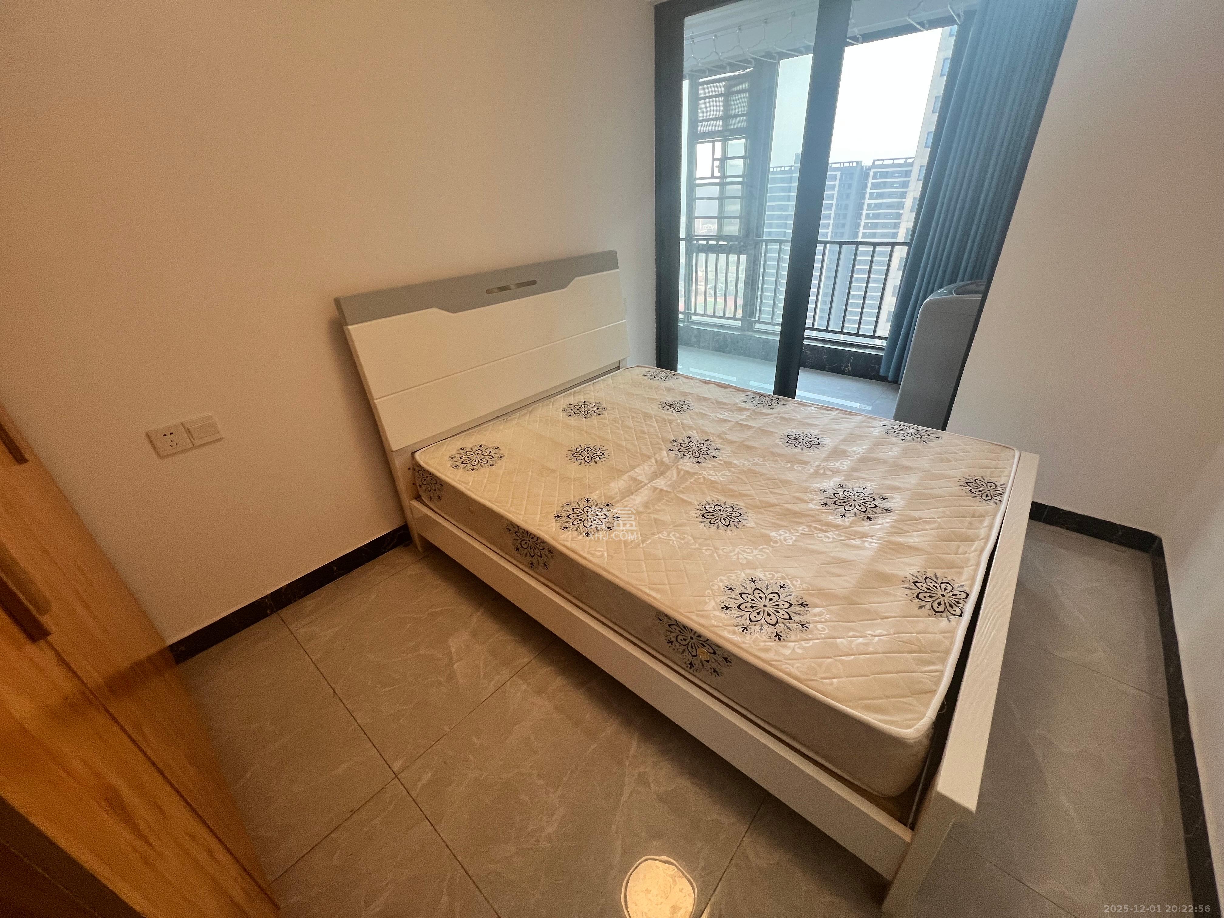 南山梅溪一方  3室2厅2卫    3000.0元/月室内图