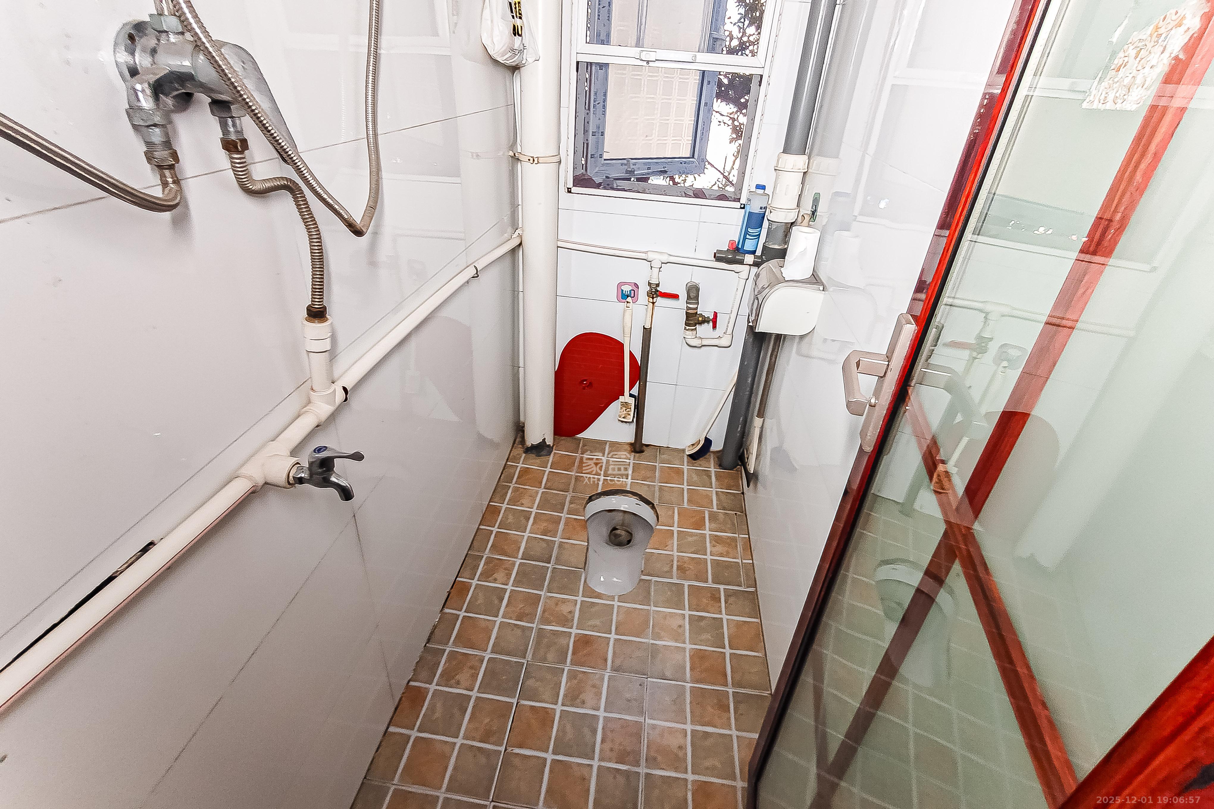 雅礼天心中学(市二十二中学) 3室2厅1卫 46.8万 雅礼天心中学(市二十二中学) 3室2厅1卫 46.8万卫生间