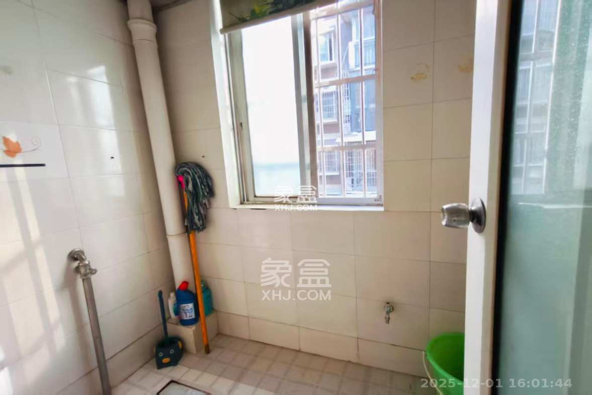 湘绣城 2室2厅1卫 1400.0元/月 湘绣城 2室2厅1卫 1400.0元/月室内图