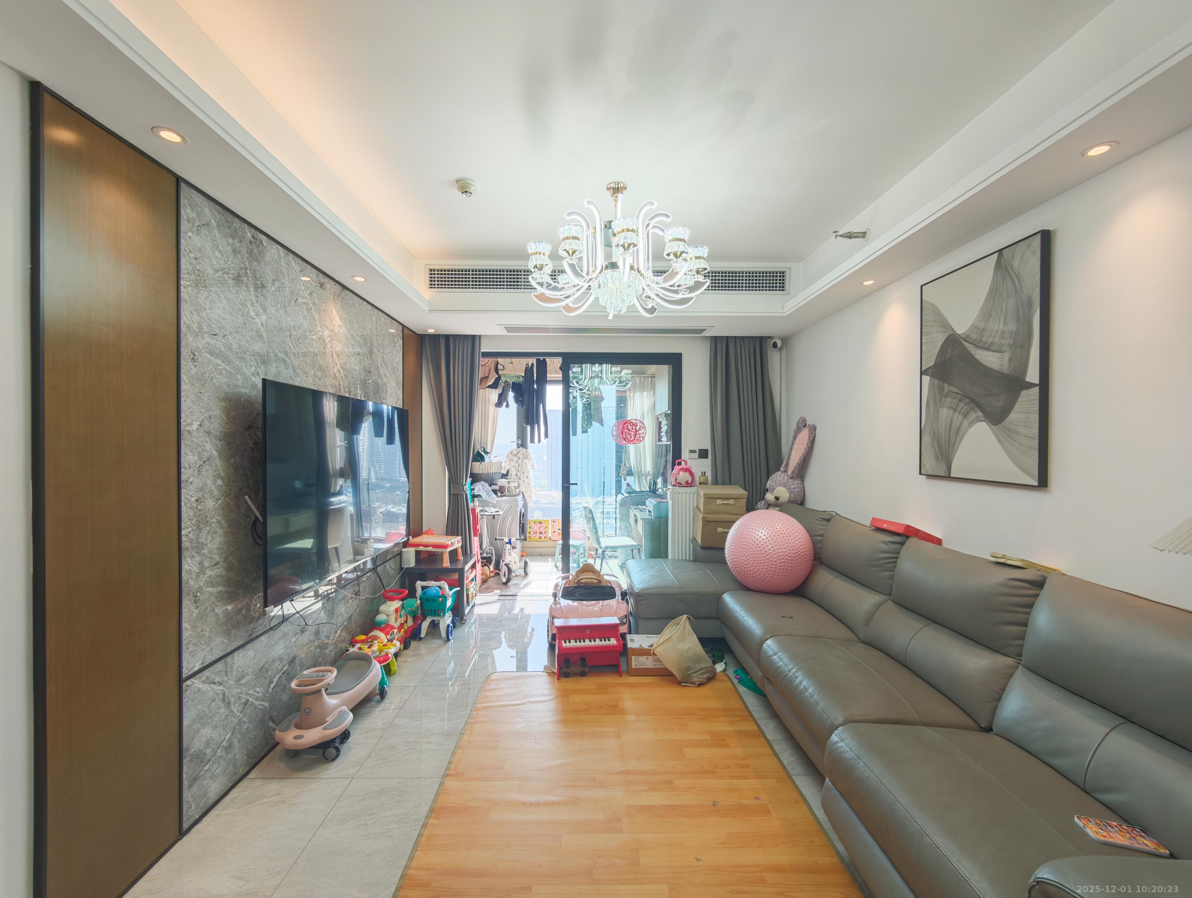 万科魅力之城天阔里 3室2厅2卫 102.8万 万科魅力之城天阔里 3室2厅2卫 102.8万客厅