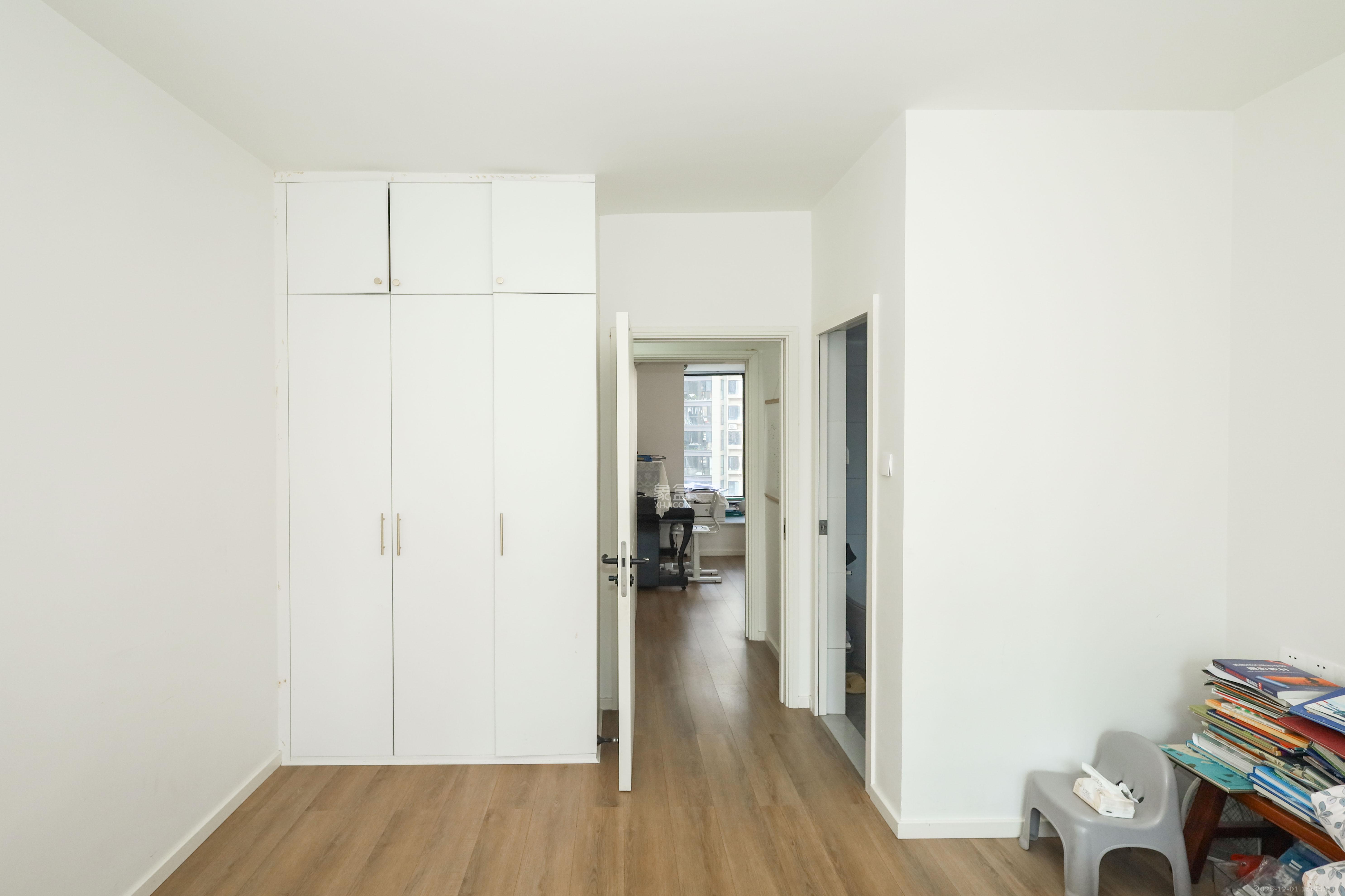 中国铁建梅溪青秀三期  4室2厅2卫    197.0万卧室