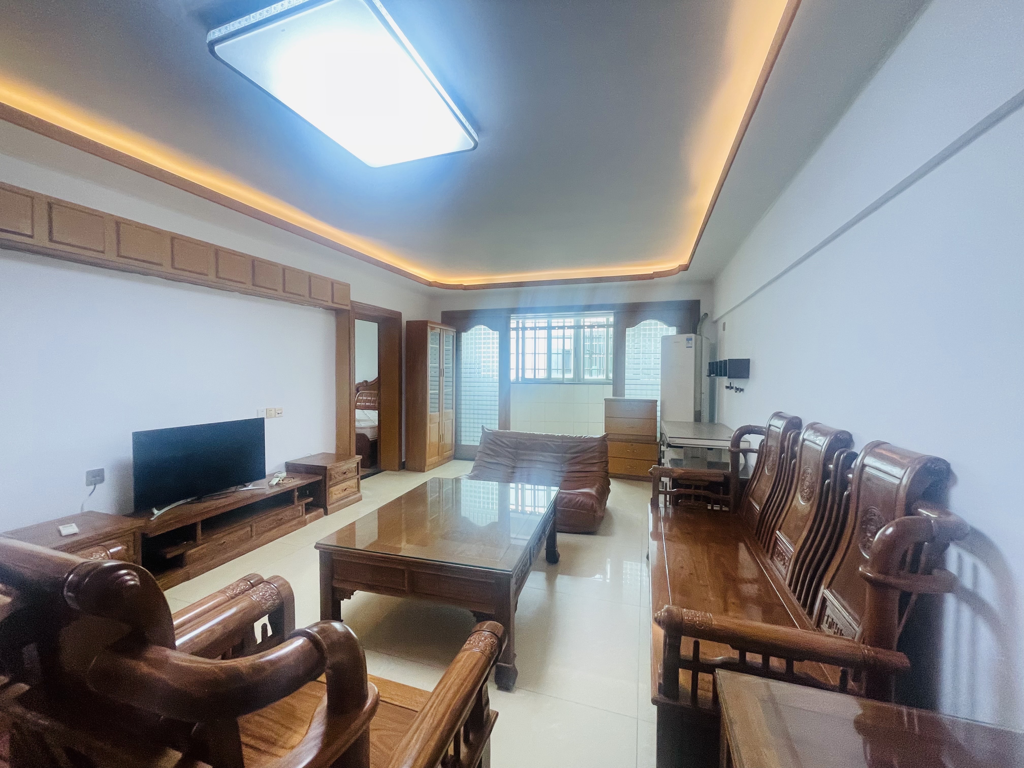 海南国际贸易商务大厦  3室1厅1卫    130.0万