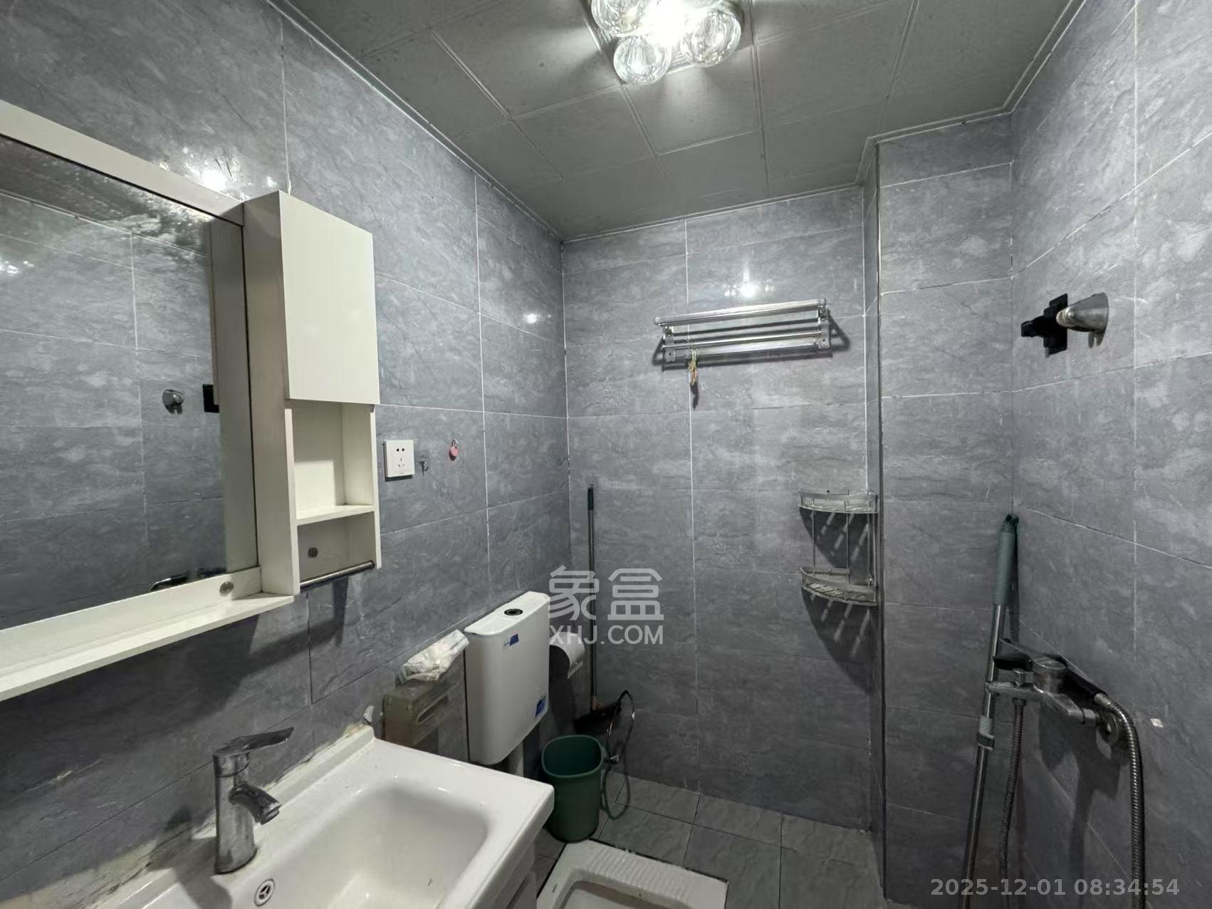 嘉雨兴园  1室1厅1卫    1700.0元/月室内图