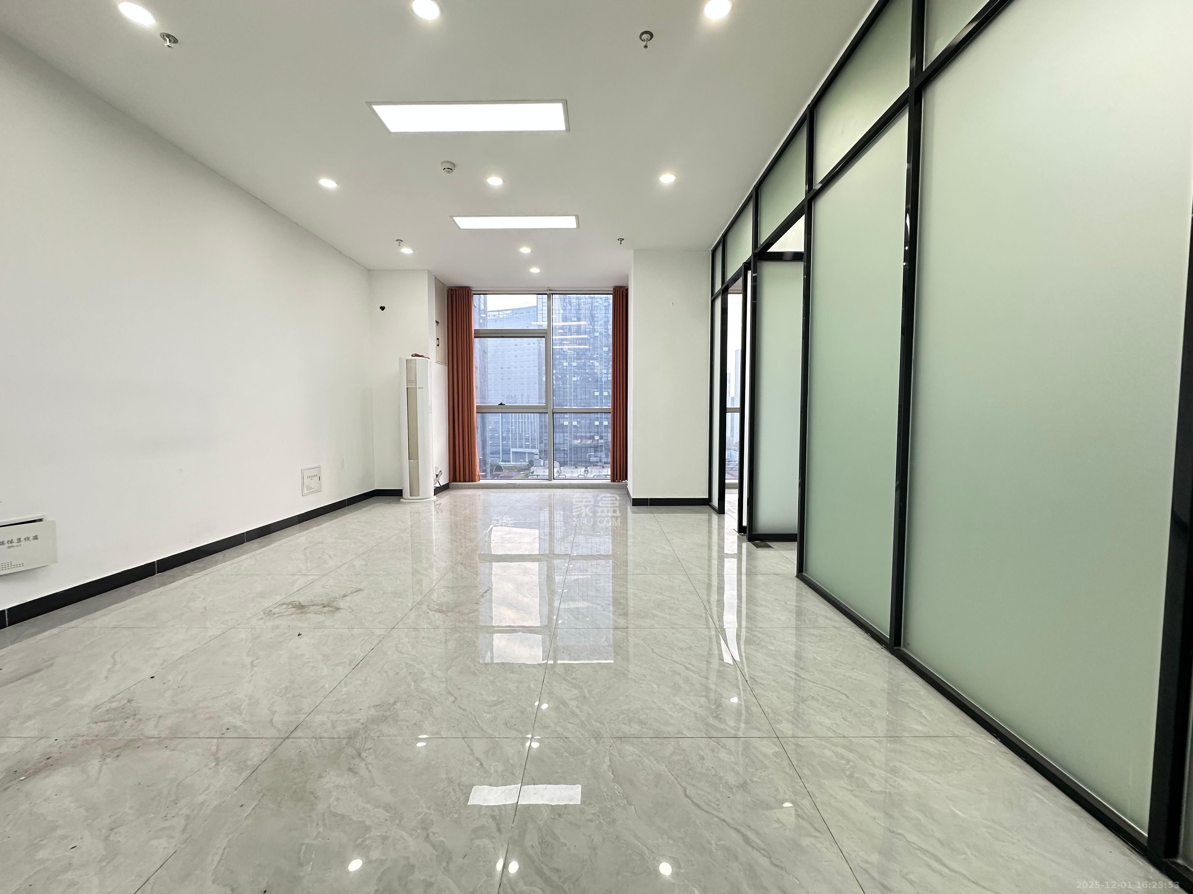 奥克斯滨仕花园（奥克斯洋湖广场/奥克斯中心）  3室2厅2卫    6600.0元/月室内图