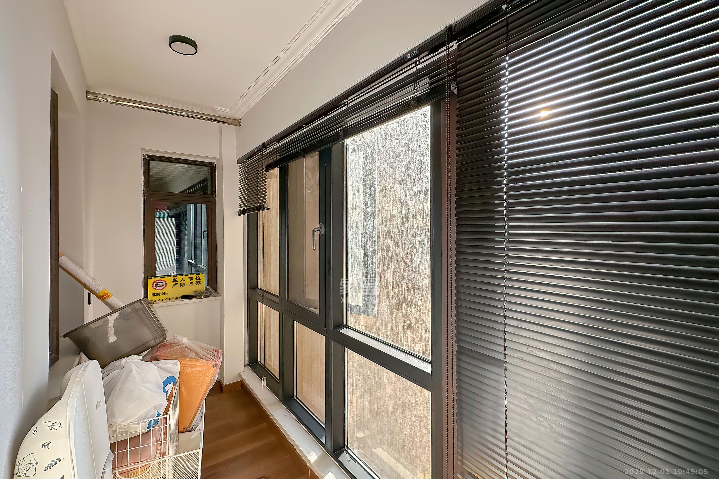 上园商住小区 3室2厅1卫 140.0万 上园商住小区 3室2厅1卫 140.0万阳台