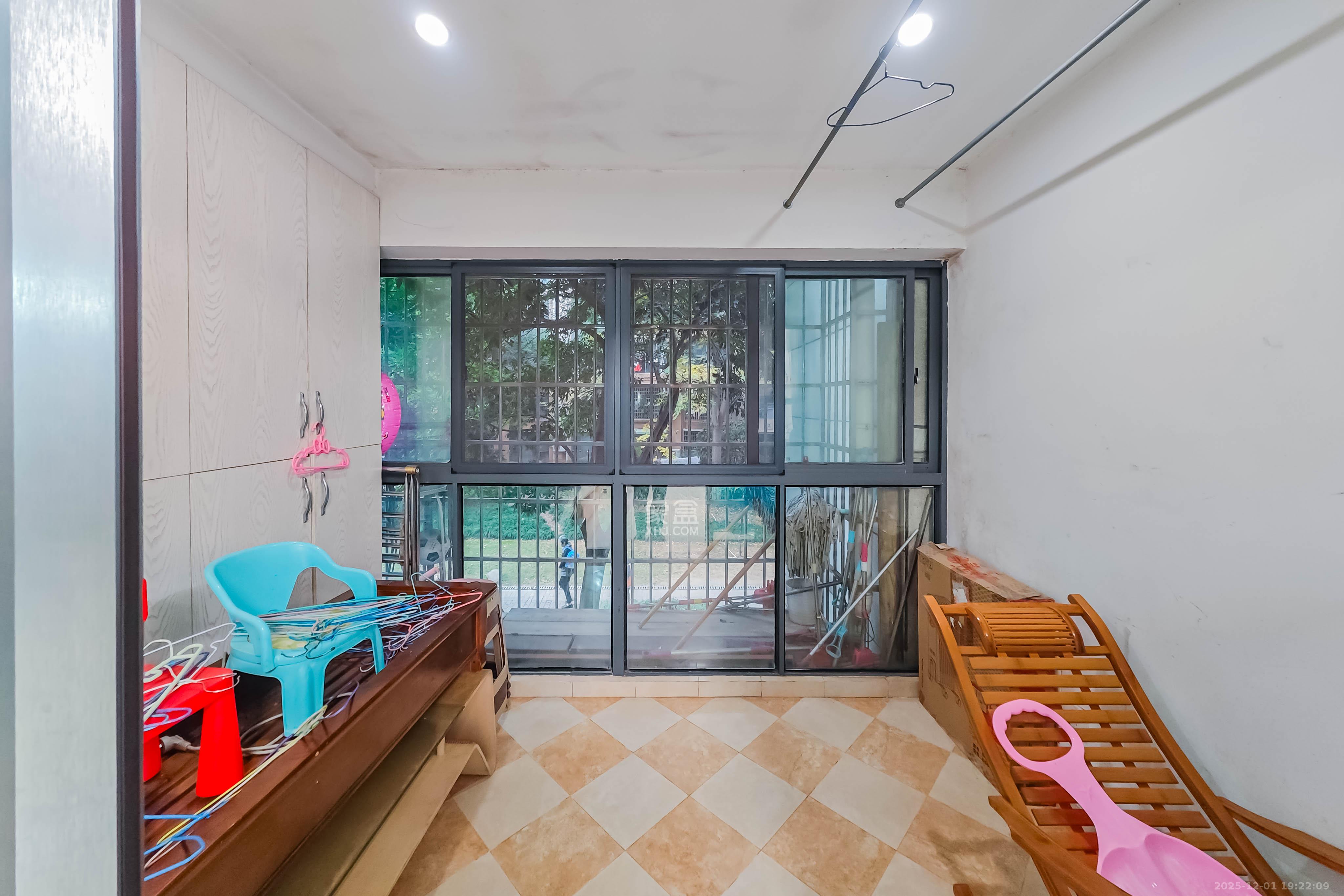 中城丽景香山园 3室2厅2卫 92.0万 中城丽景香山园 3室2厅2卫 92.0万其他