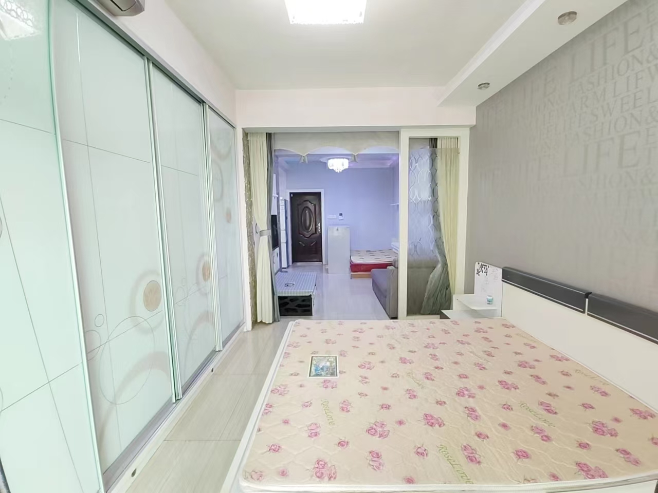 水映豪廷（一，二，三期）  1室1厅1卫    1400.0元/月室内图