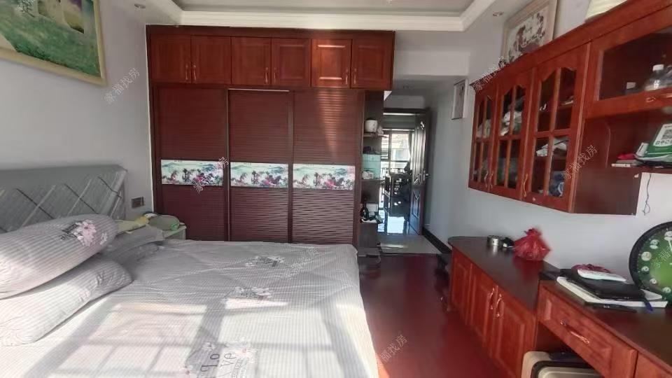 五江碧桂园城市广场  4室2厅2卫    85.8万客厅