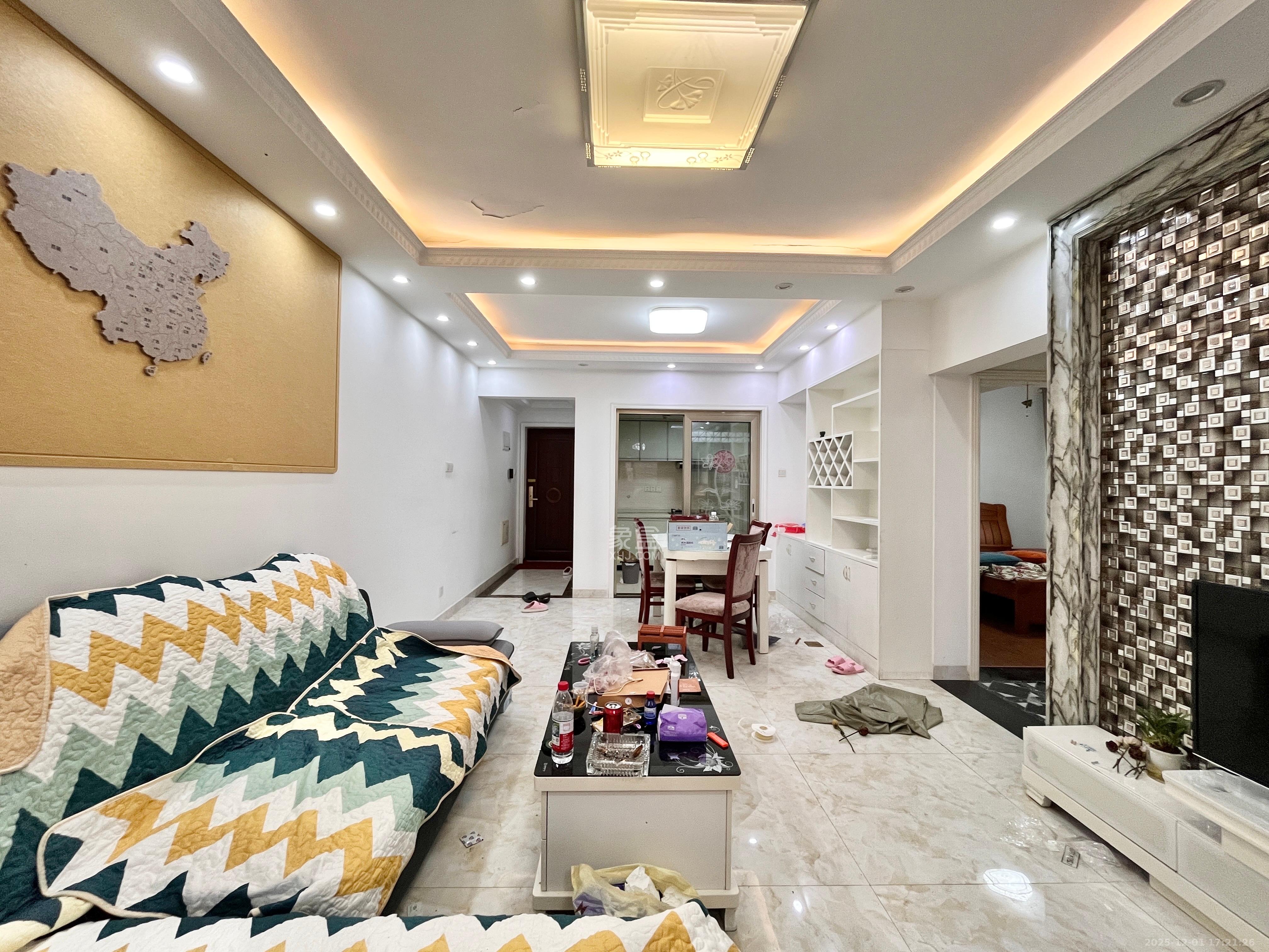 达美D6区  2室2厅1卫    2400.0元/月