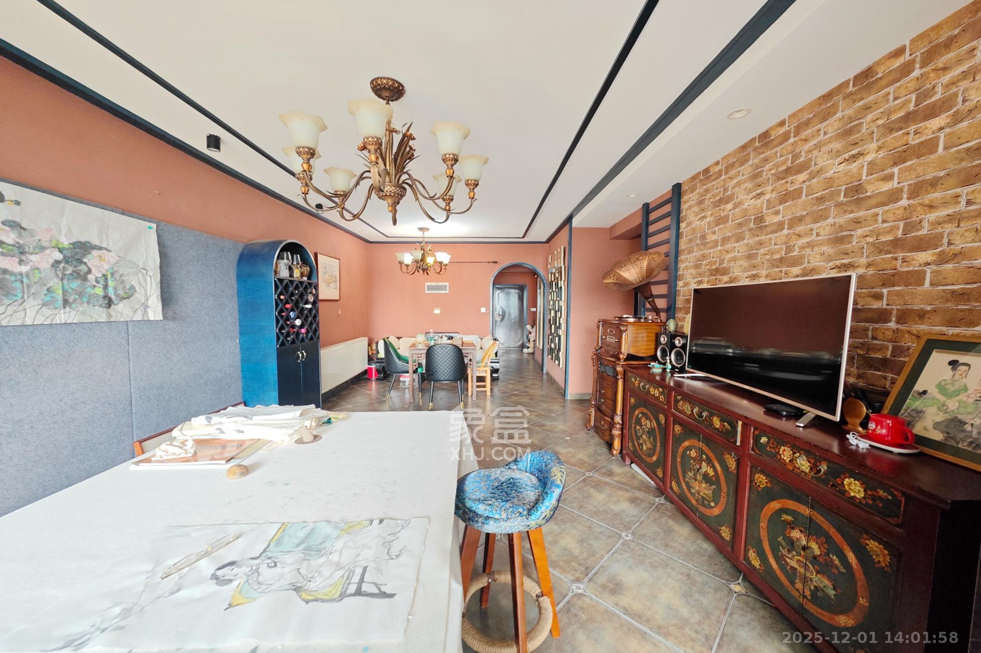 都市兰亭 4室2厅2卫 99.0万 都市兰亭 4室2厅2卫 99.0万客厅