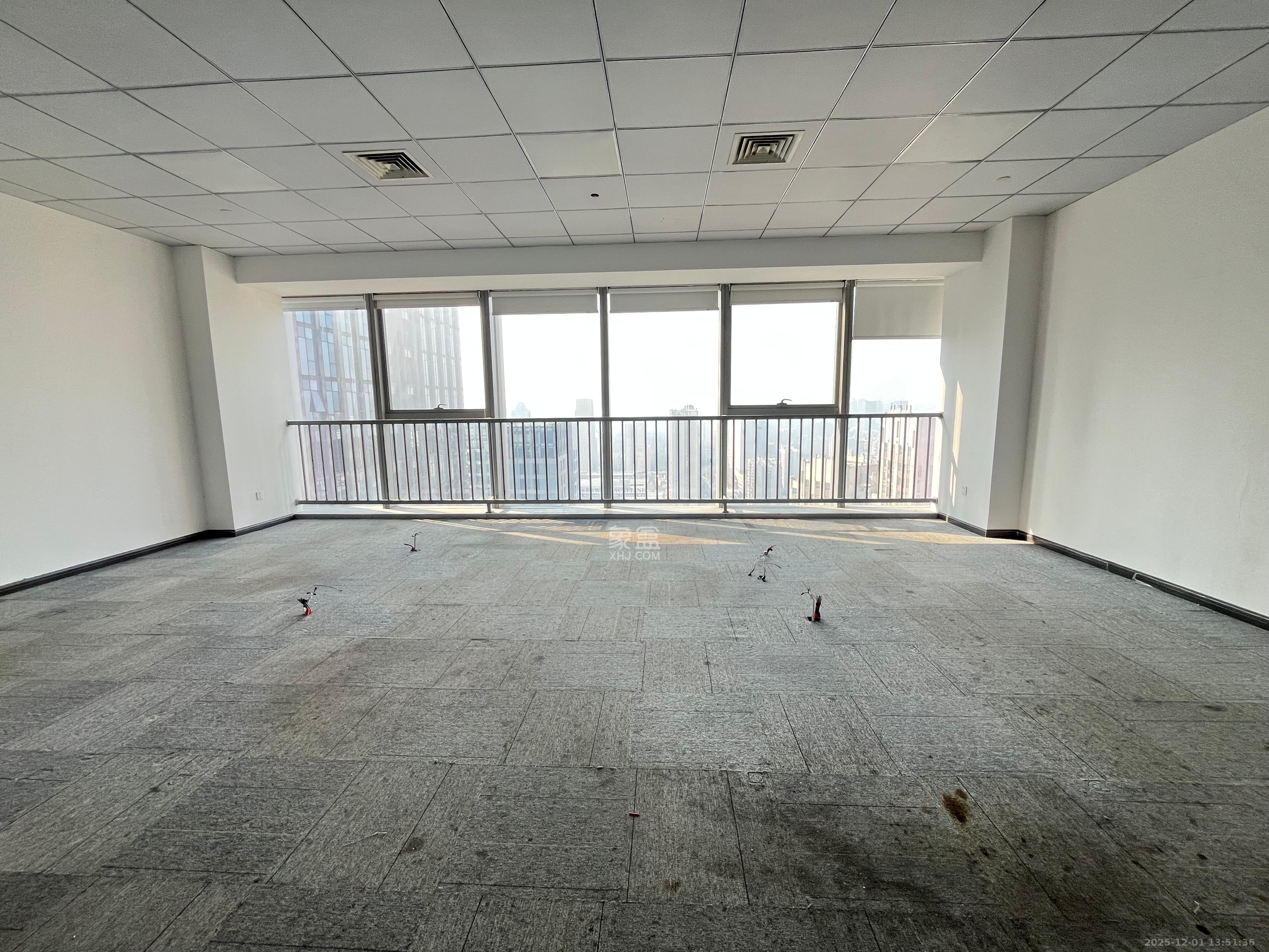 绿地中央广场   120.37㎡      3500.0元/月