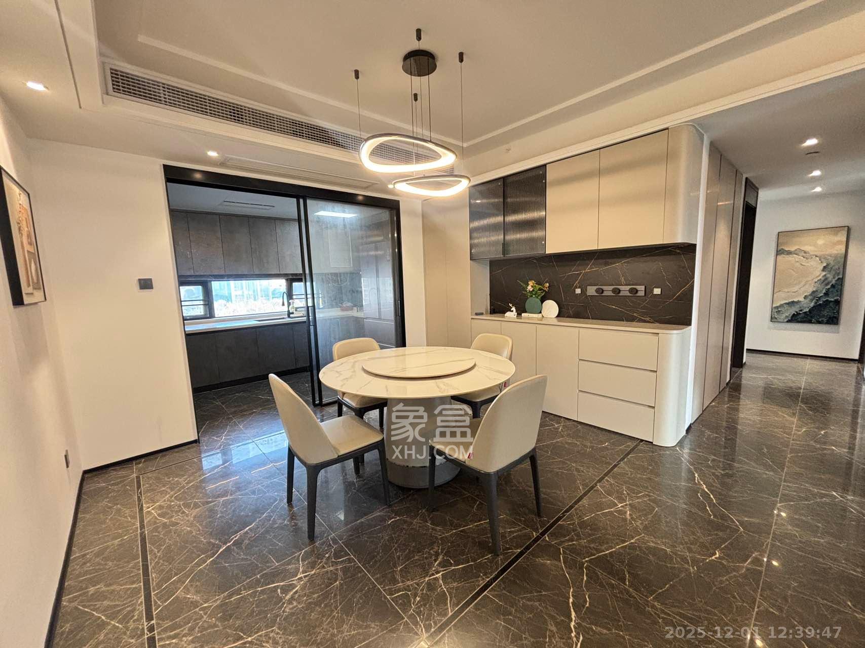 绿地麓云国际一期 5室2厅2卫 5500.0元/月 绿地麓云国际一期 5室2厅2卫 5500.0元/月室内图