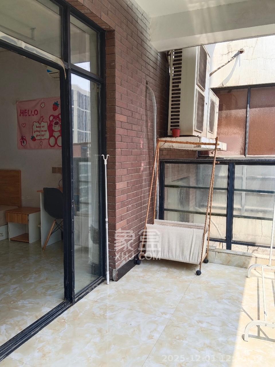 鑫远湘府华城 1室1厅1卫 1280.0元/月 鑫远湘府华城 1室1厅1卫 1280.0元/月室内图