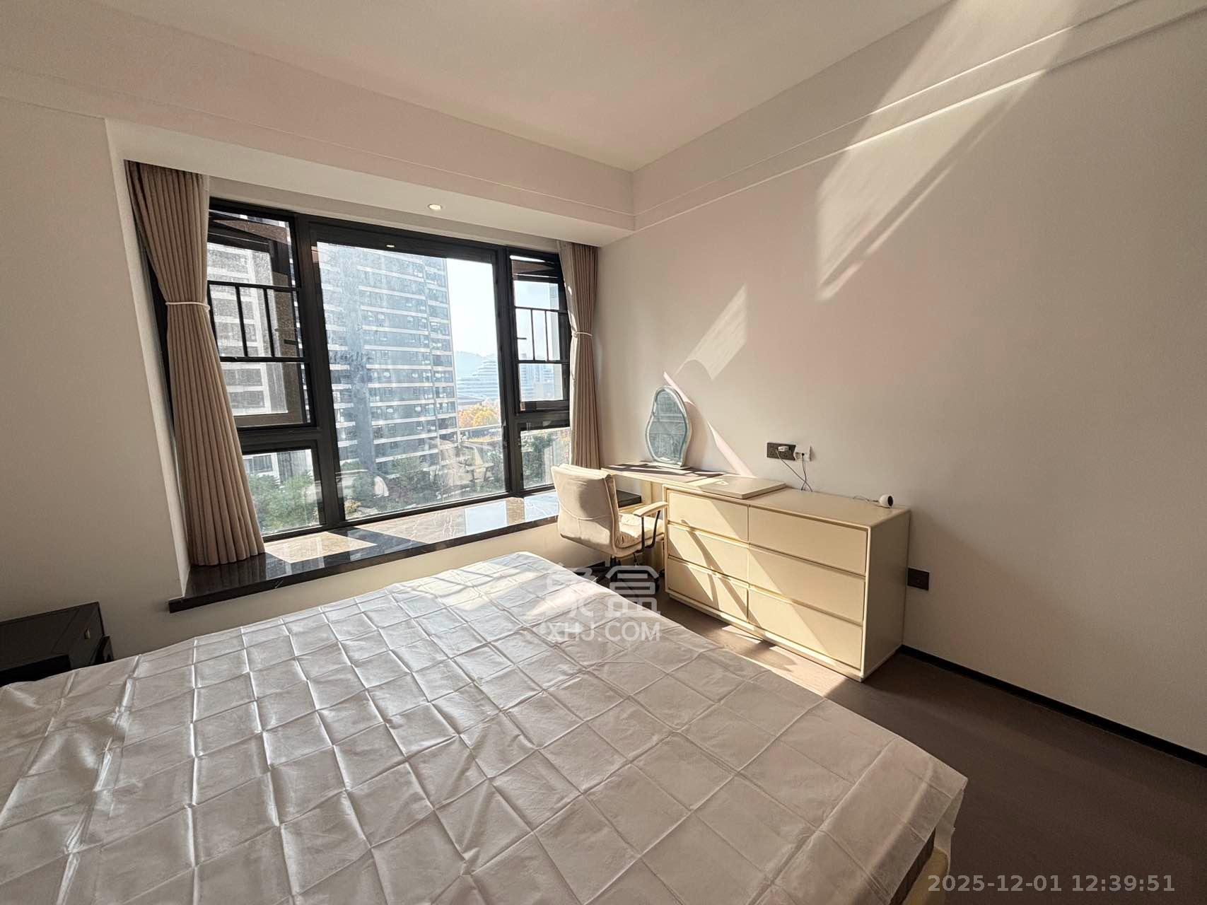 绿地麓云国际一期 5室2厅2卫 5500.0元/月 绿地麓云国际一期 5室2厅2卫 5500.0元/月室内图