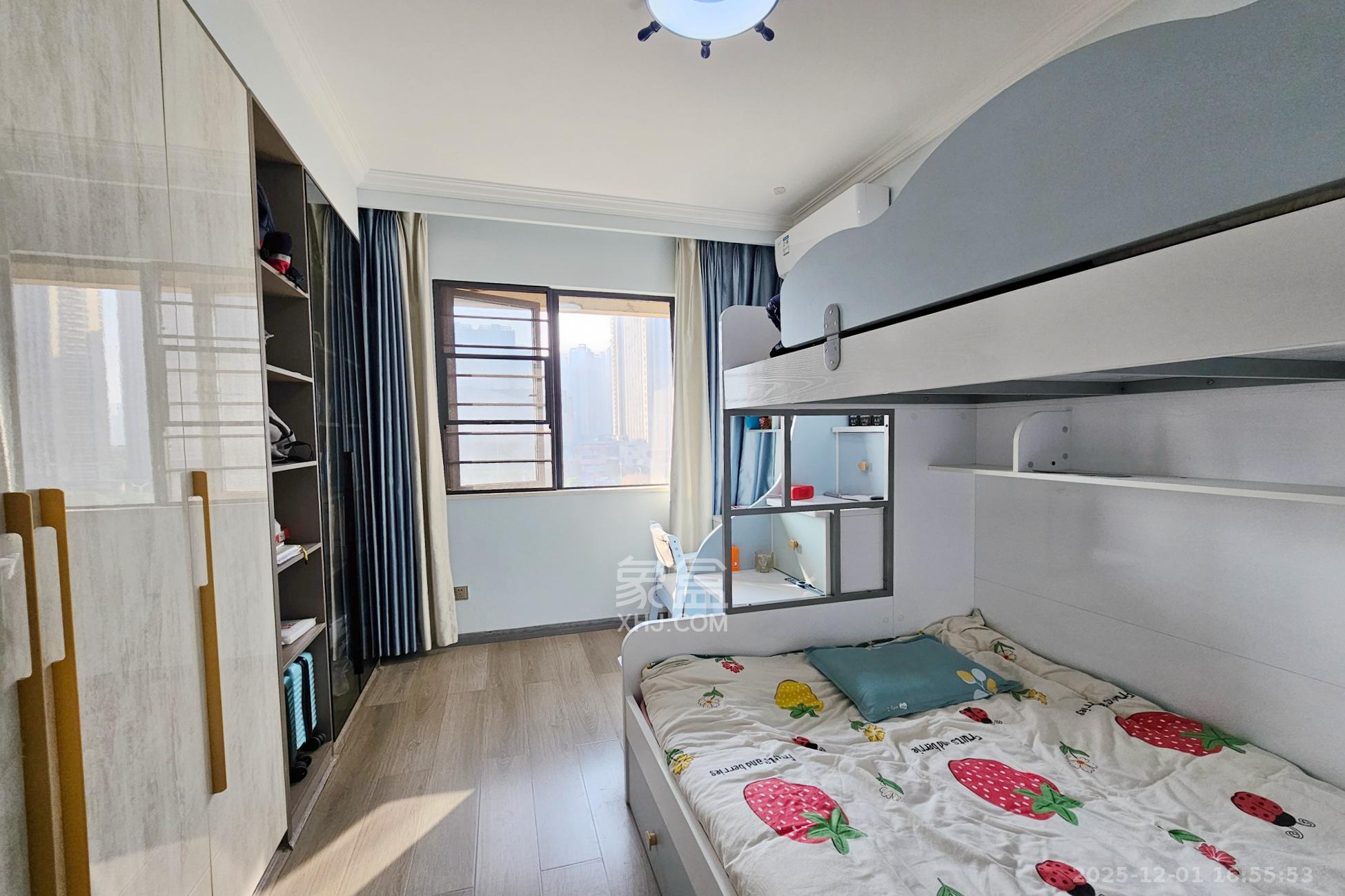 长房东旭国际  3室2厅2卫    130.0万卧室