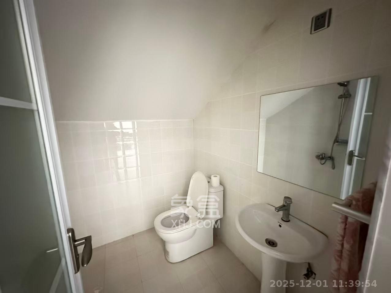 金科东方大院三四期 4室3厅3卫 3500.0元/月 金科东方大院三四期 4室3厅3卫 3500.0元/月室内图