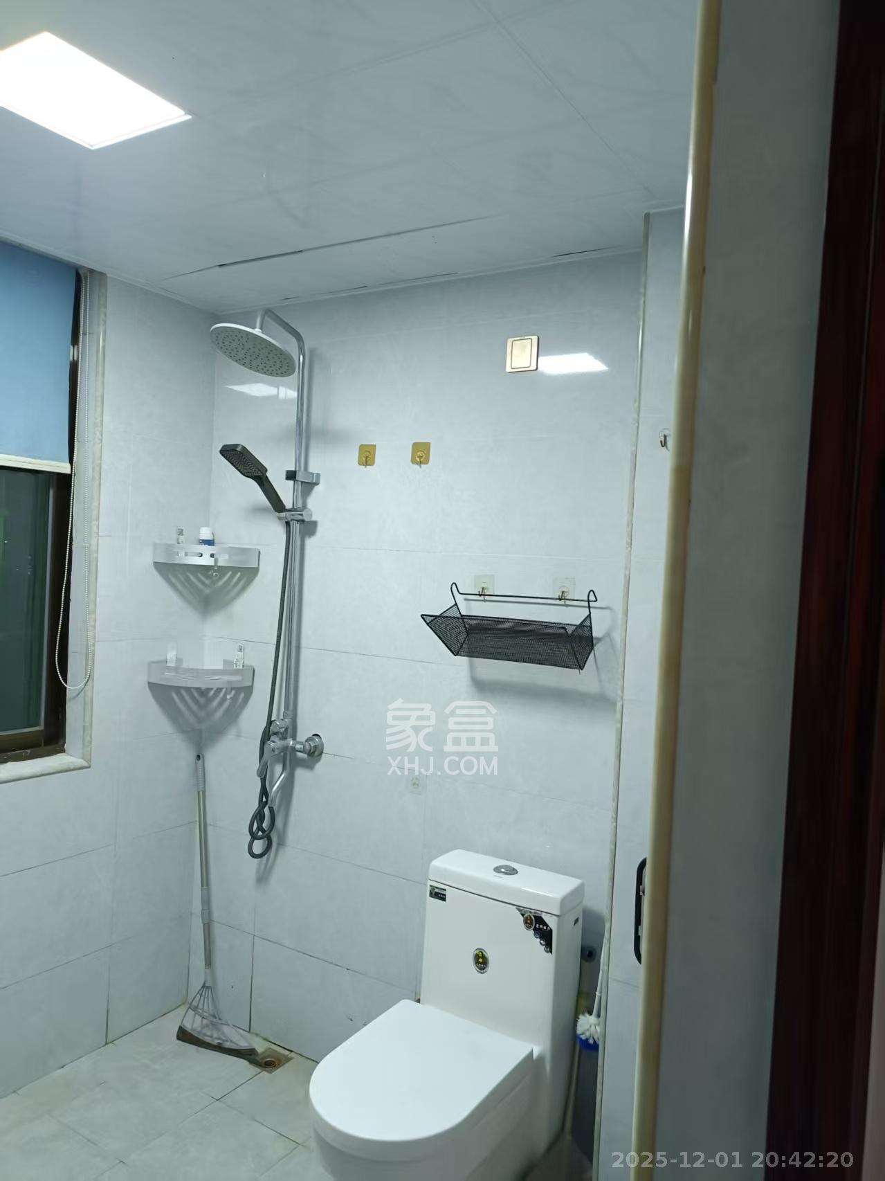 鄱阳佳郡  3室2厅2卫    2000.0元/月室内图