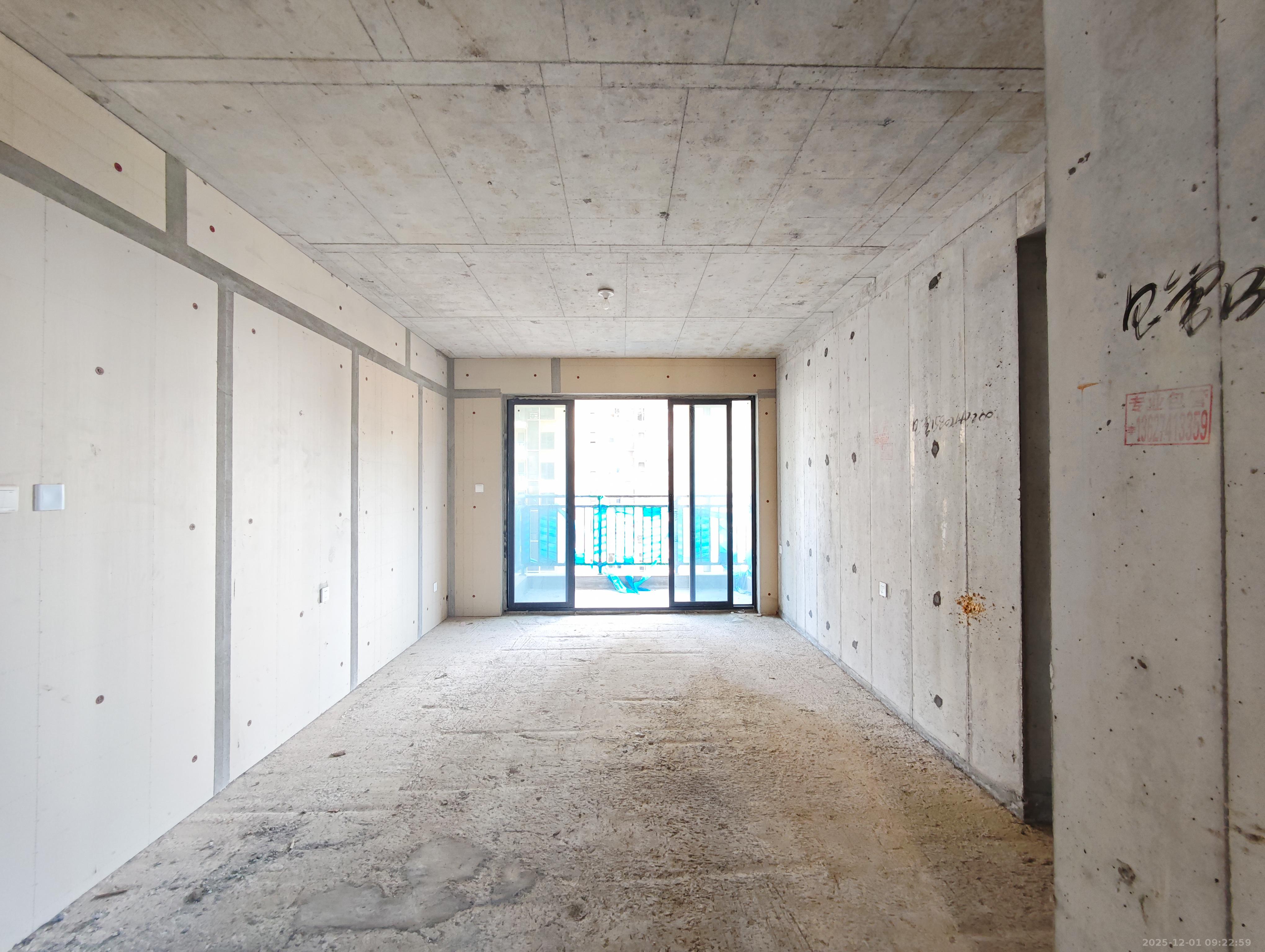 伊景园滨河苑 3室2厅2卫 68.0万 伊景园滨河苑 3室2厅2卫 68.0万客厅