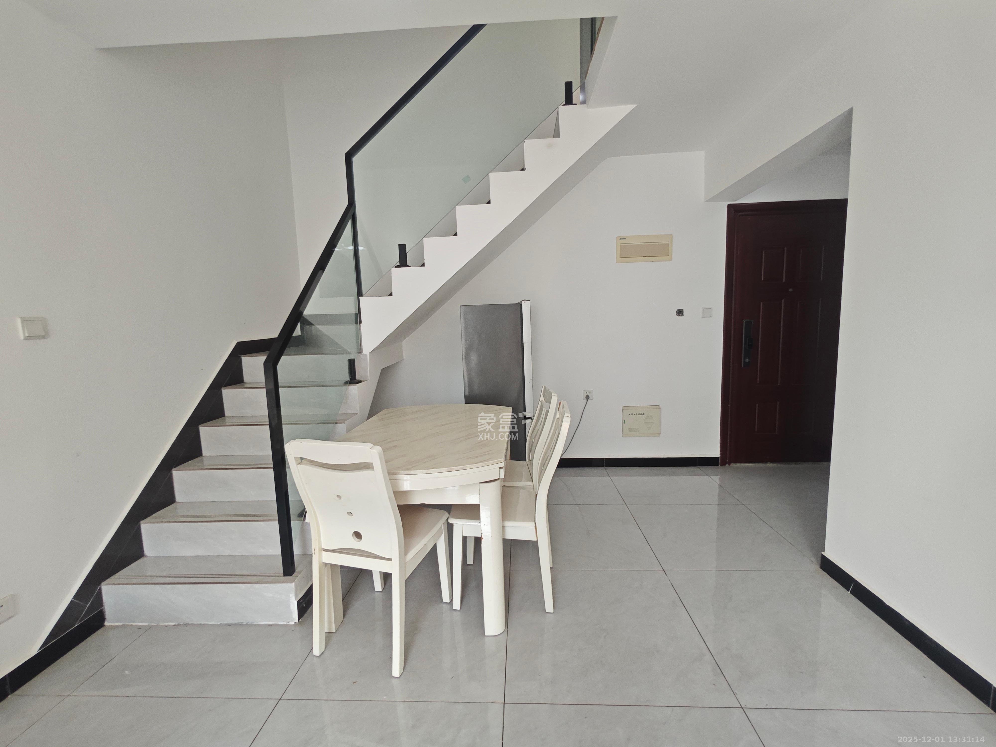 保利城(中航城国际社区、郡原美村) 4室2厅2卫 2600.0元/月 保利城(中航城国际社区、郡原美村) 4室2厅2卫 2600.0元/月室内图