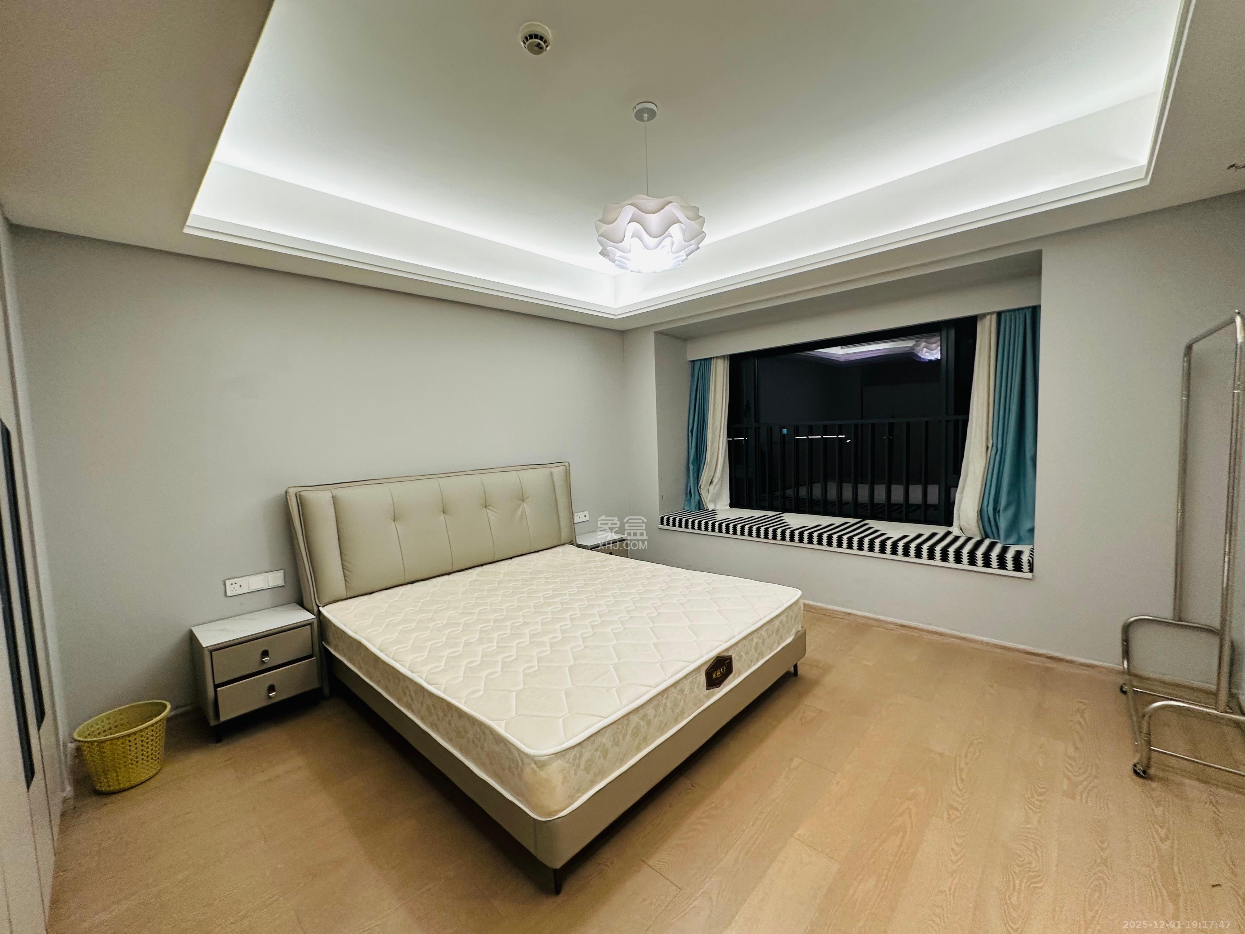 南山梅溪一方  4室2厅2卫    4500.0元/月室内图