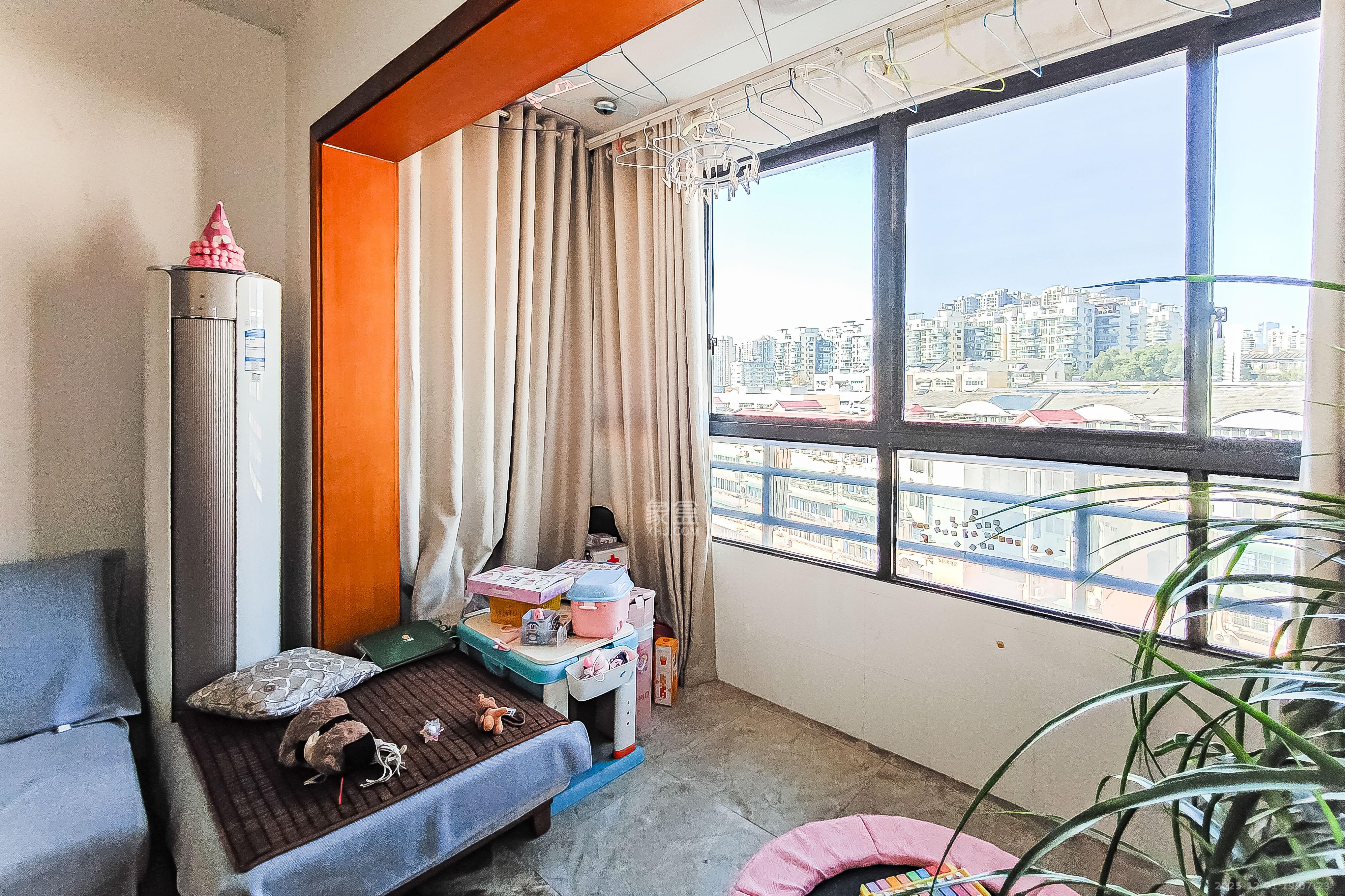 兴威帕克水岸 3室2厅2卫 100.0万 兴威帕克水岸 3室2厅2卫 100.0万阳台