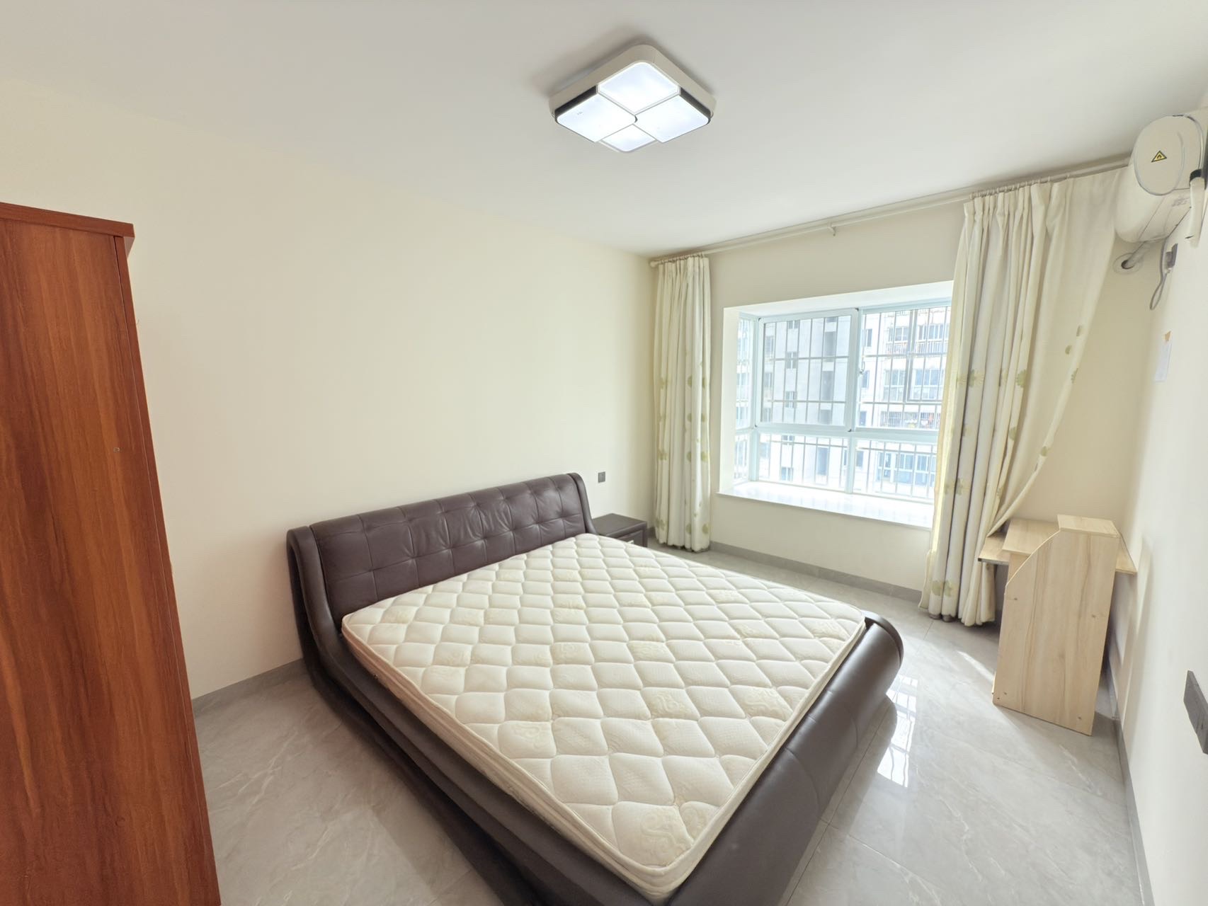 海航城 3室2厅2卫 2400.0元/月 海航城 3室2厅2卫 2400.0元/月室内图