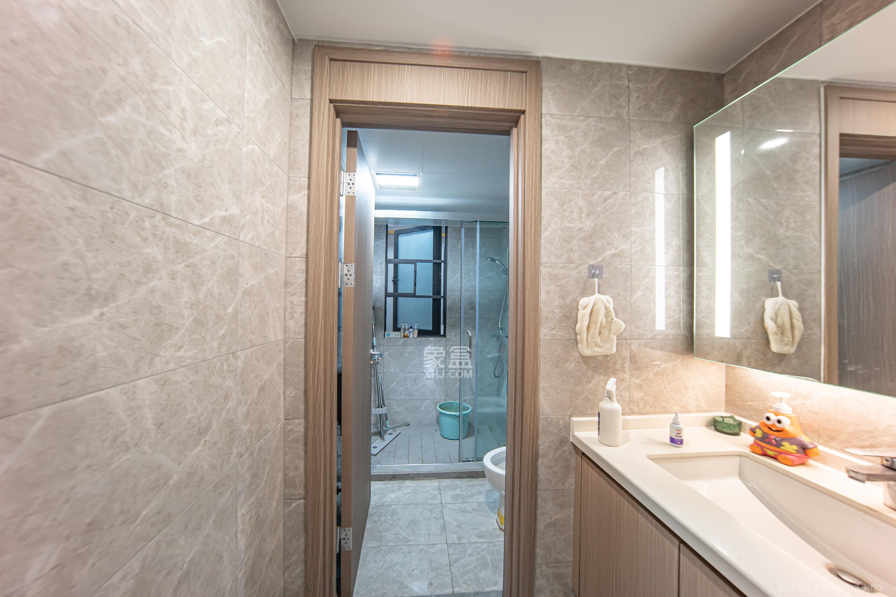 旭辉国宸府  3室2厅2卫    145.6万卫生间