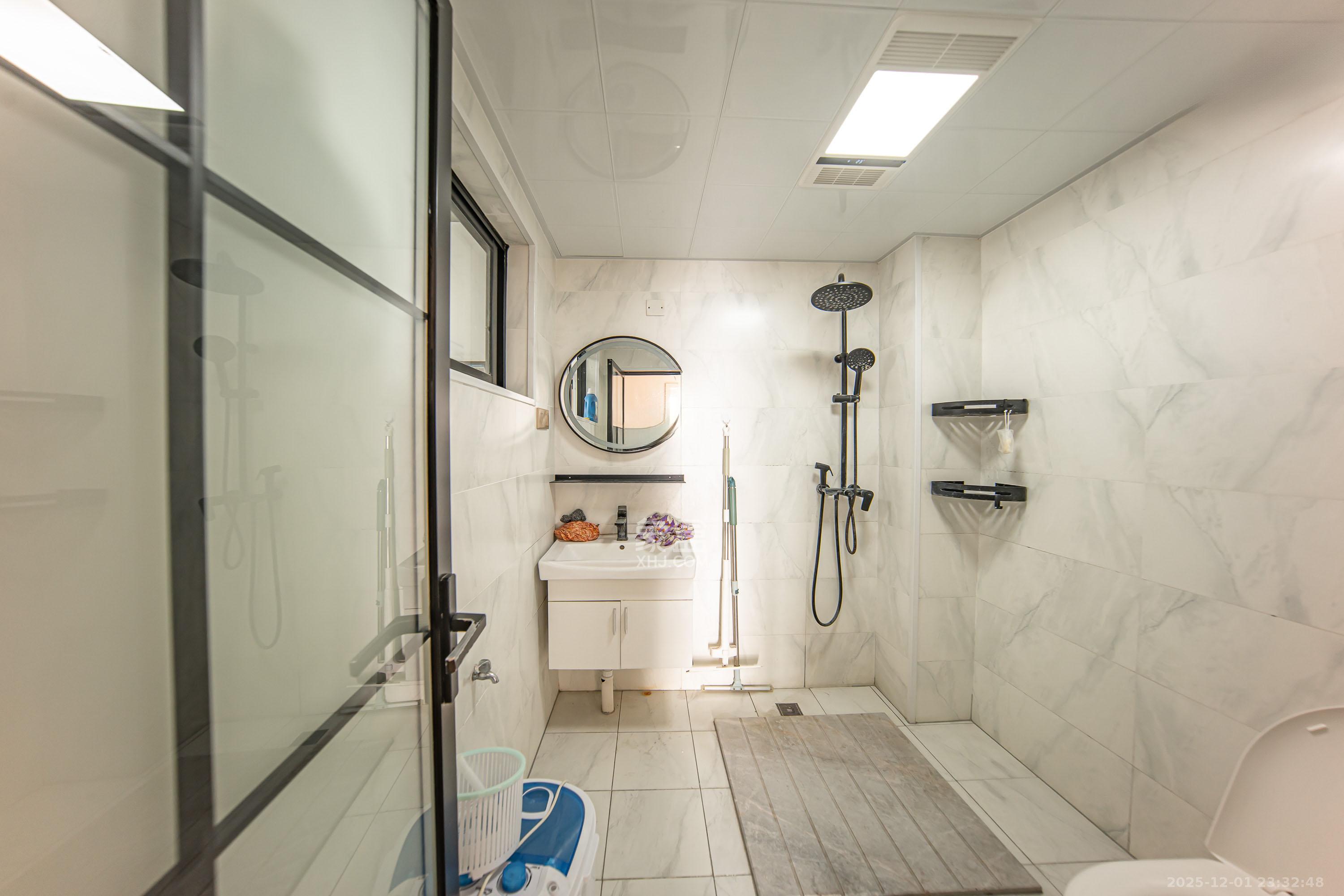 阳光100二期  2室2厅1卫    79.0万卫生间