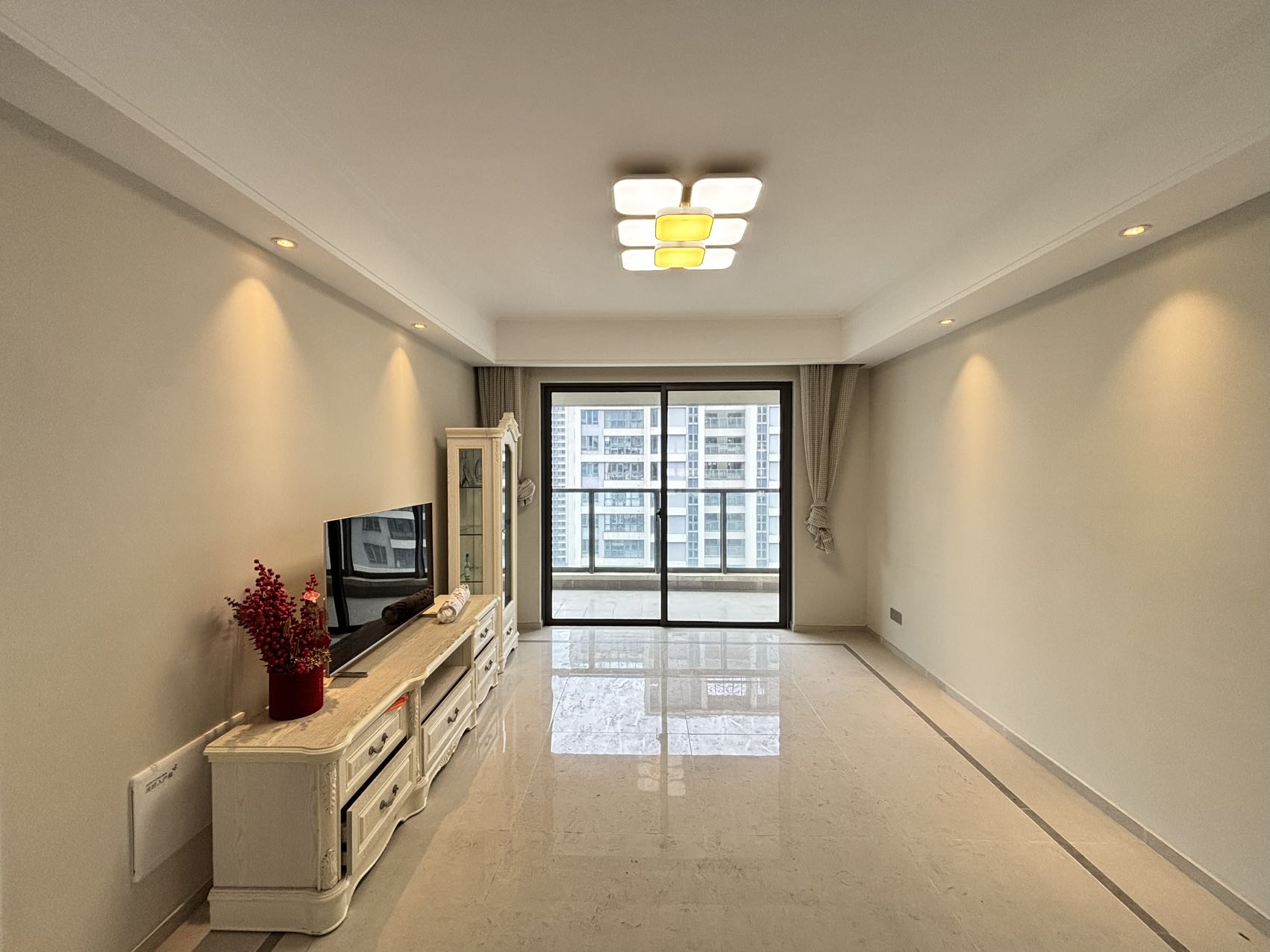 大华锦绣海岸四期  1室1厅1卫    200.0万