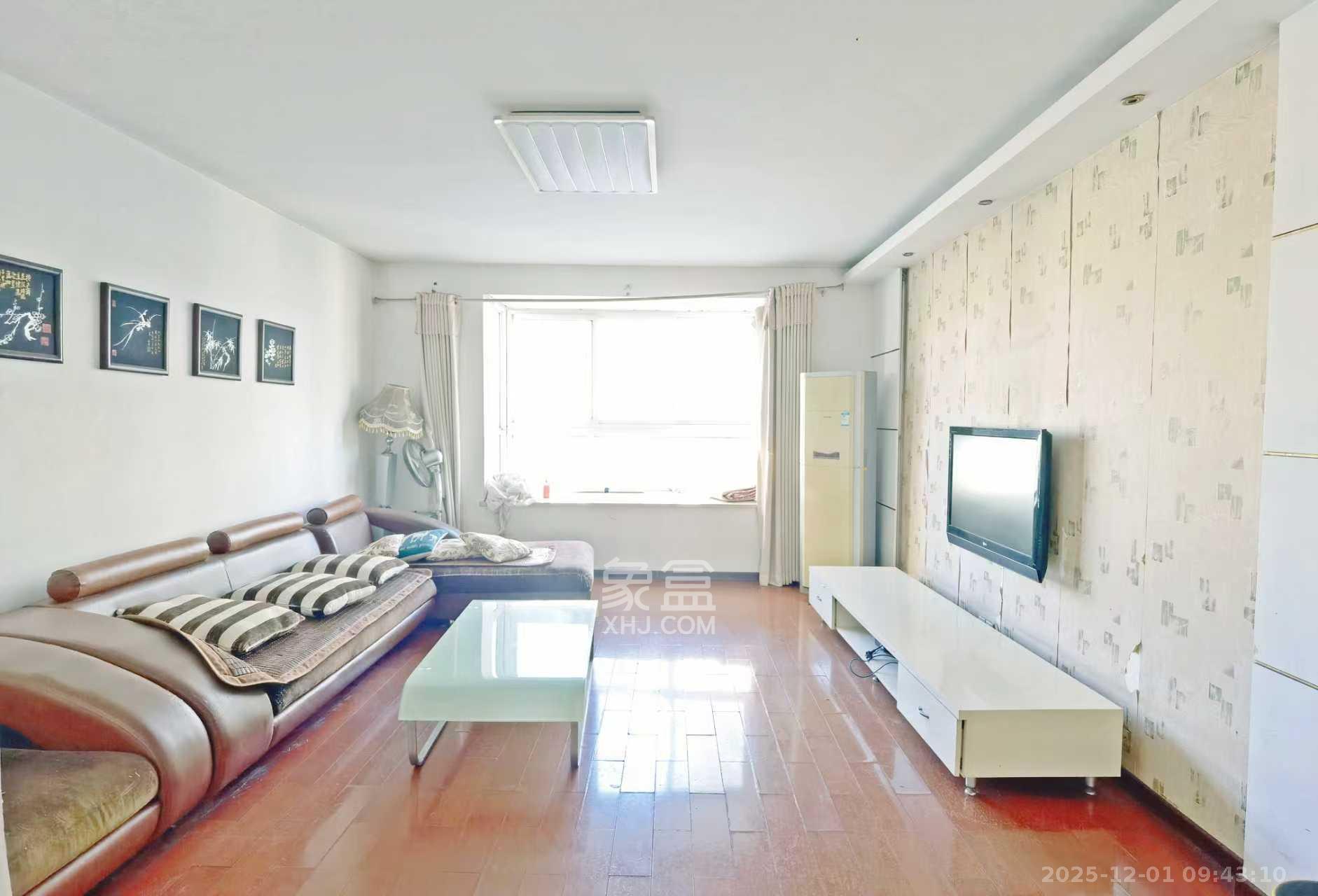 枫林美景  3室2厅2卫    2400.0元/月