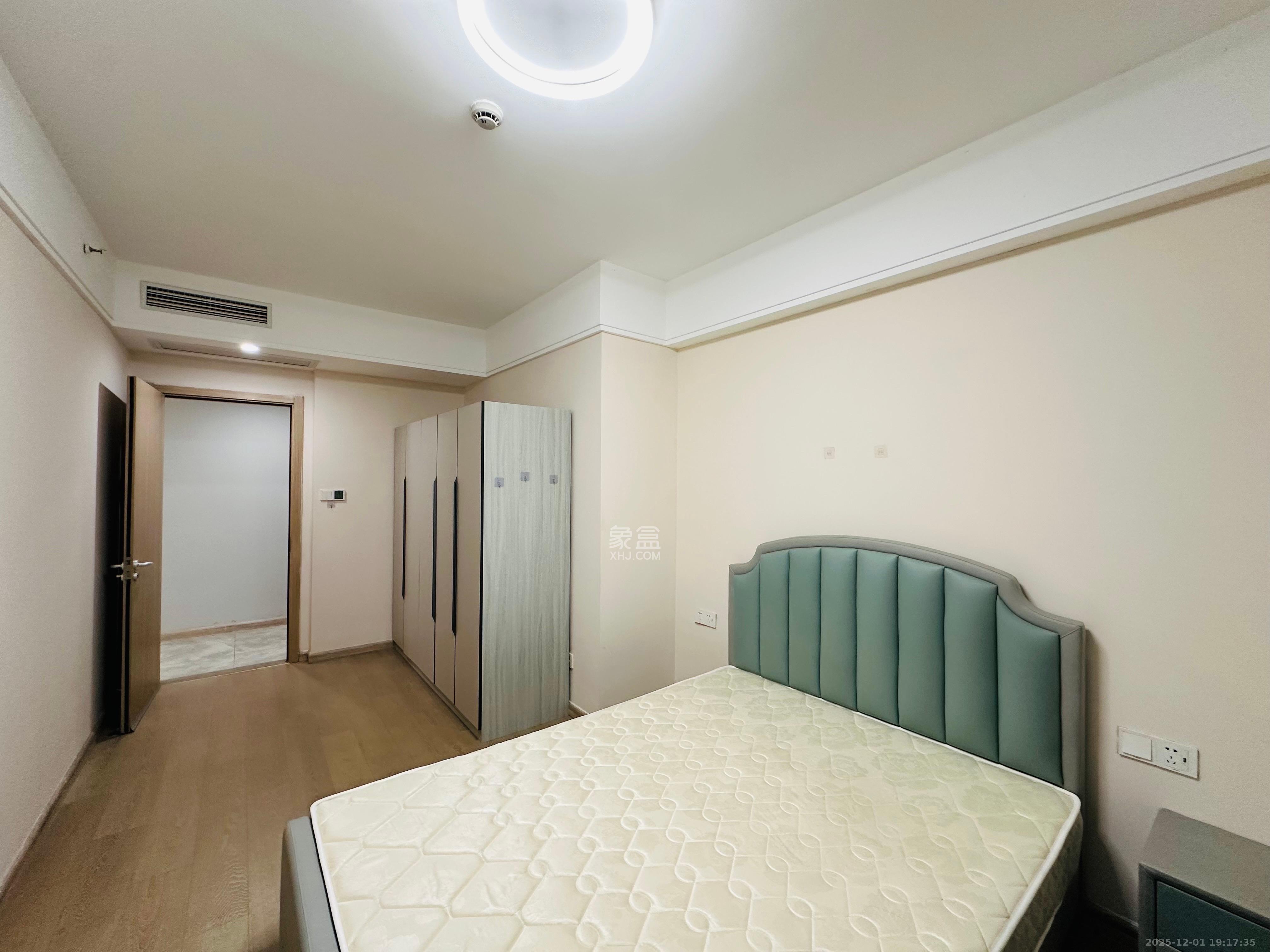 南山梅溪一方  4室2厅2卫    4500.0元/月室内图