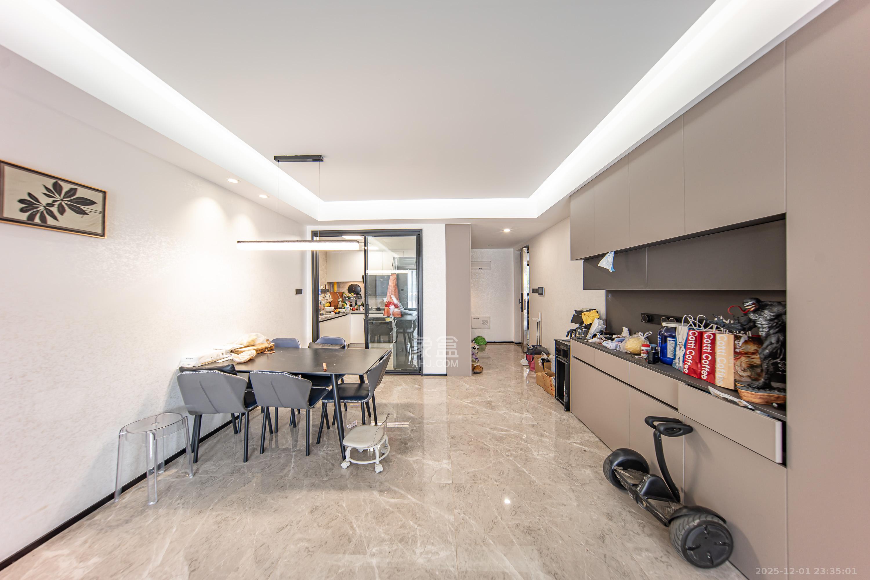 旭辉国宸府  3室2厅2卫    145.6万客厅