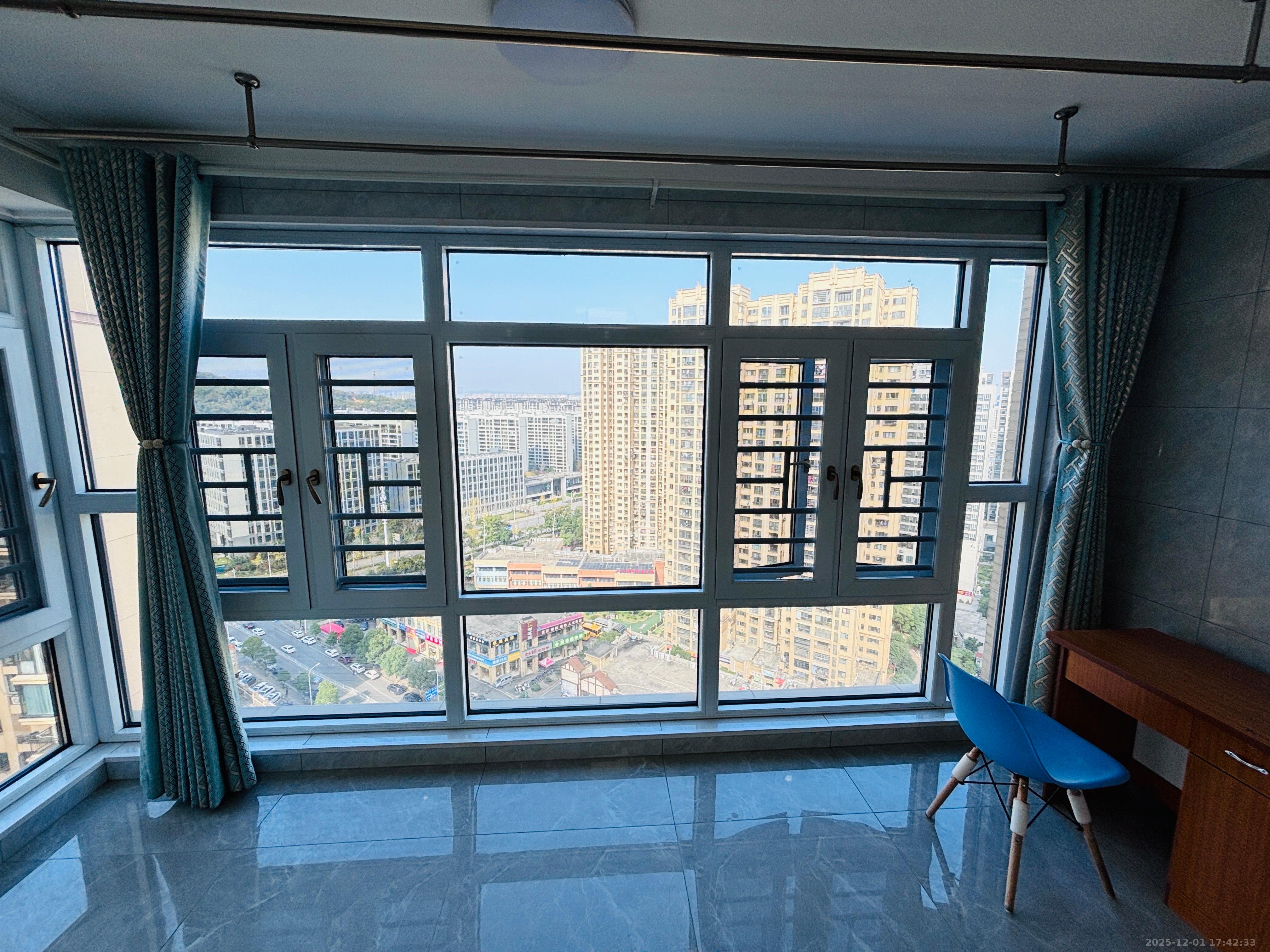 洋湖春园 4室2厅2卫 2900.0元/月 洋湖春园 4室2厅2卫 2900.0元/月室内图