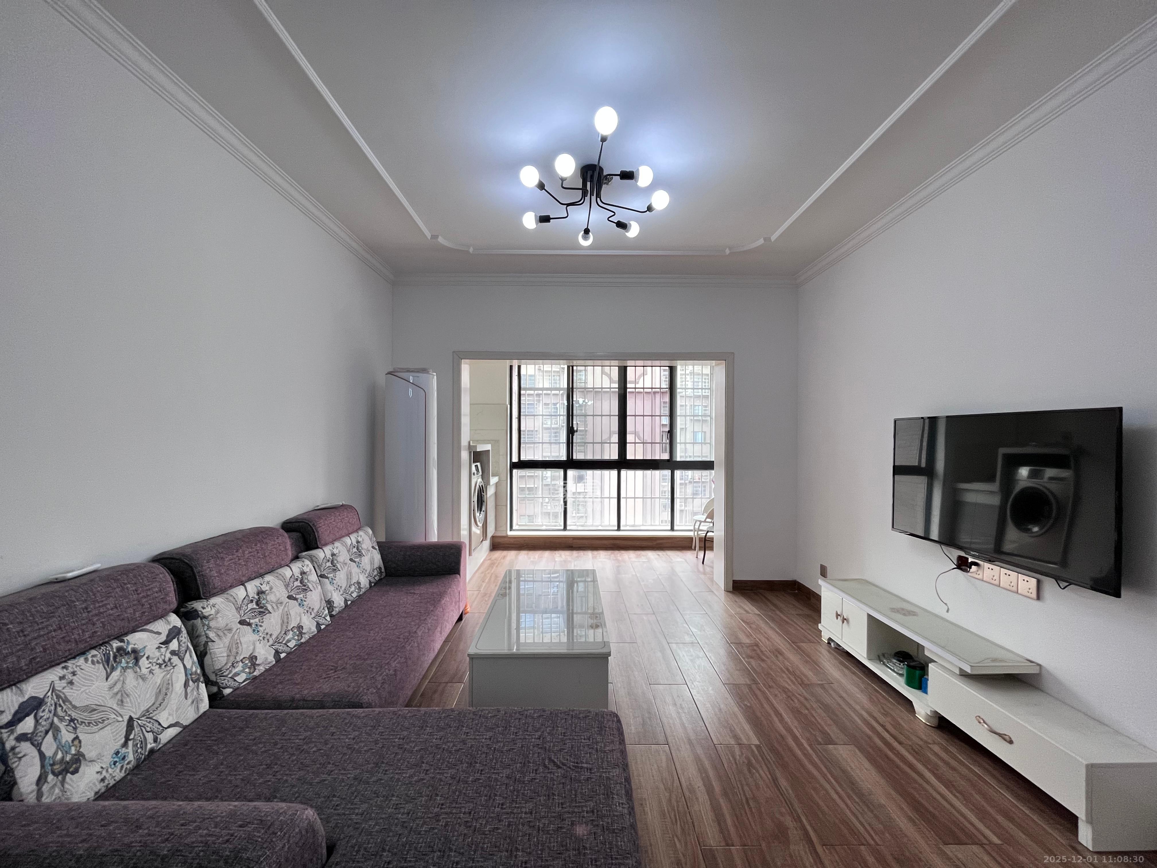 湖湾世景  3室2厅1卫    1800.0元/月