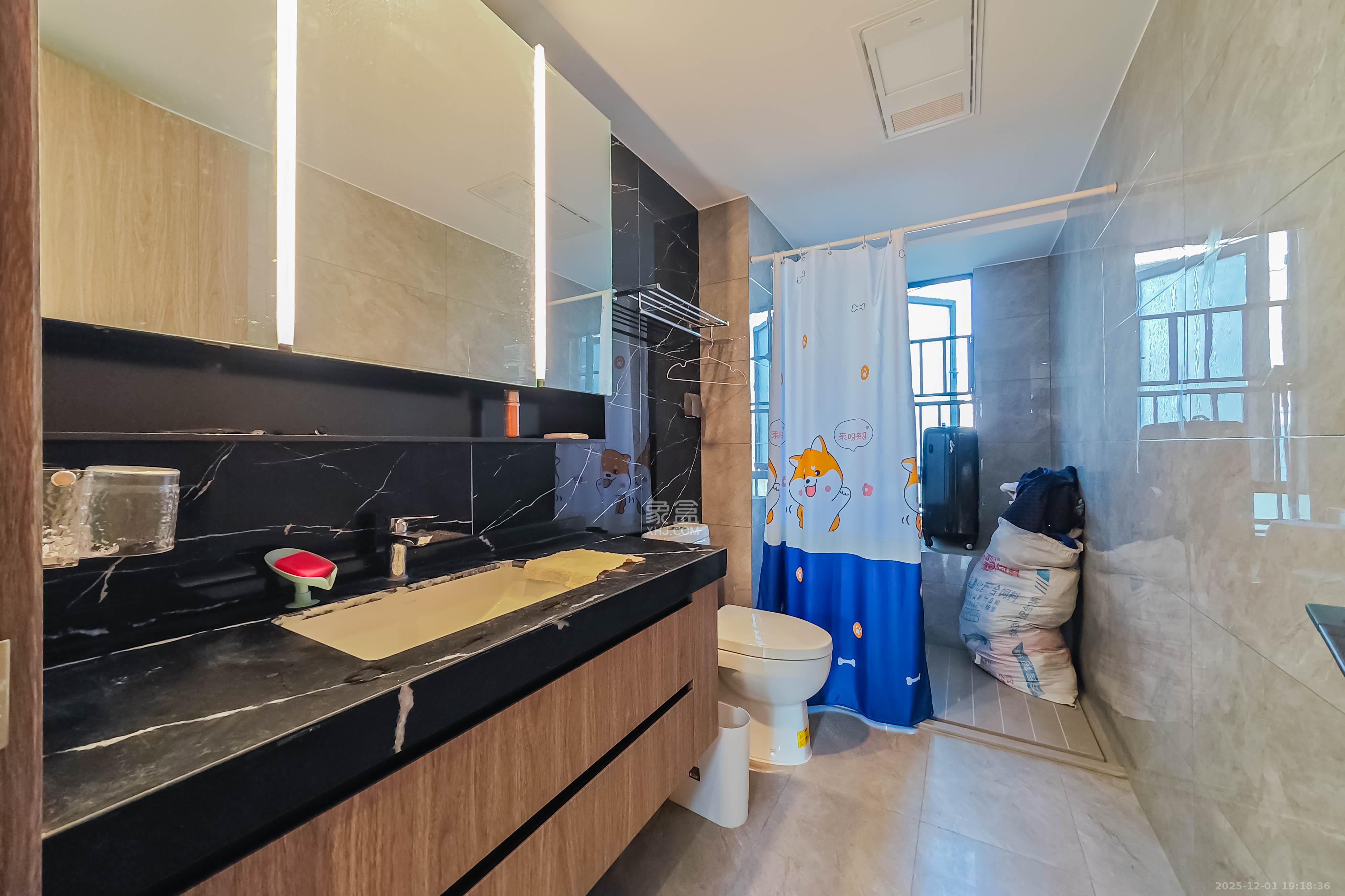 轨道万科悦府 4室2厅2卫 220.0万 轨道万科悦府 4室2厅2卫 220.0万卫生间