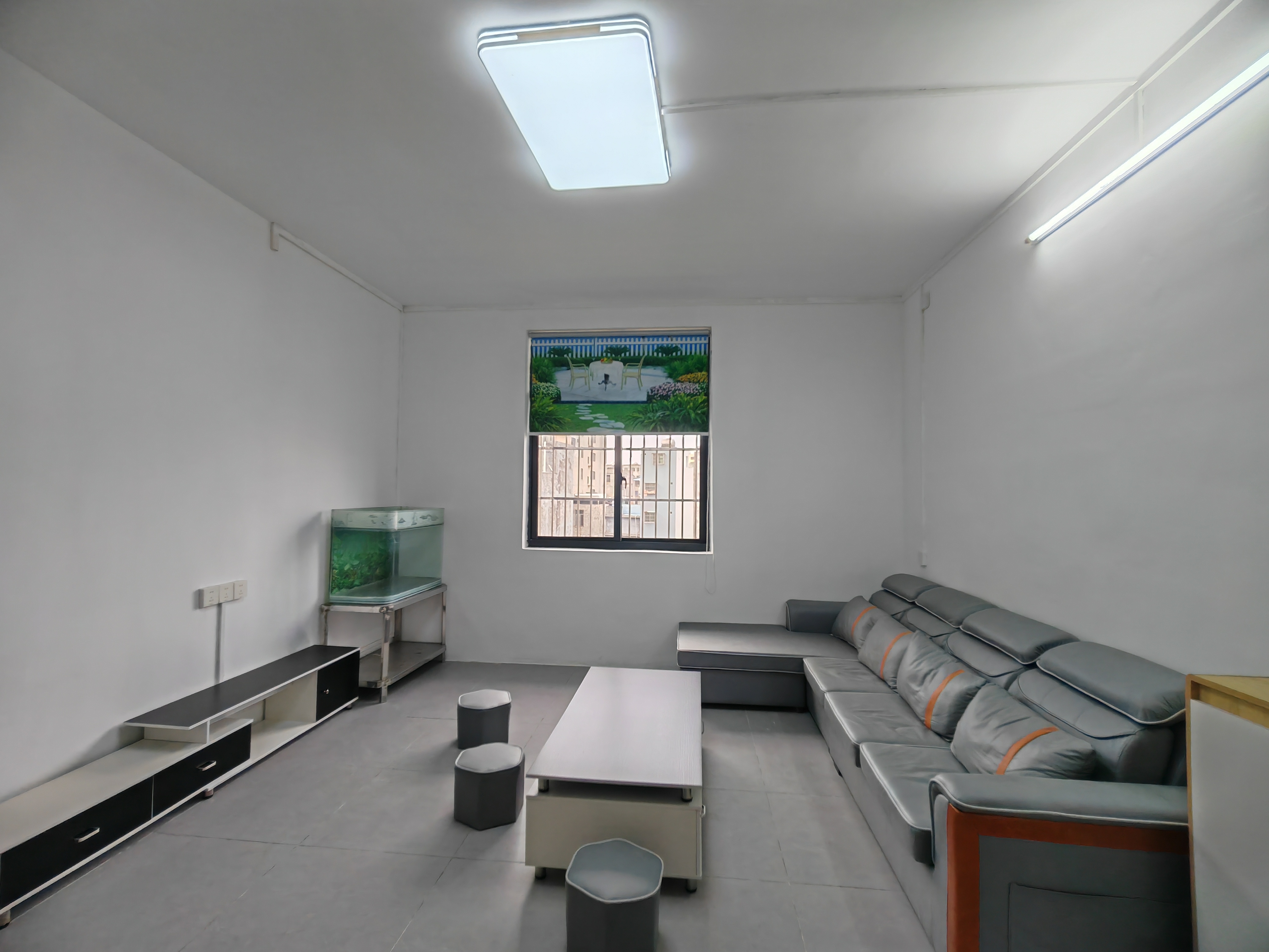 琼山教育局  3室2厅1卫    1800.0元/月