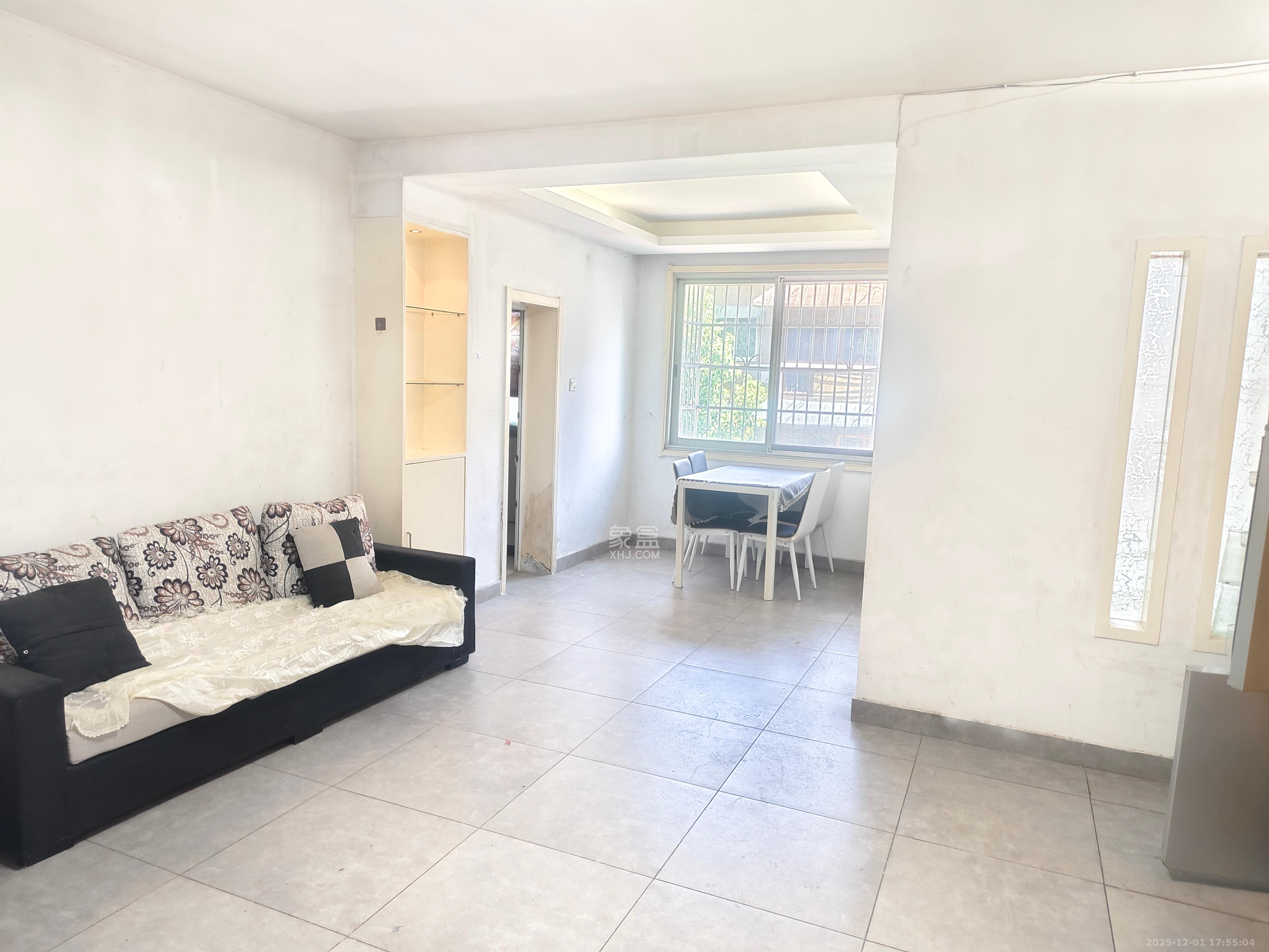 三湘小区  3室2厅2卫    1600.0元/月