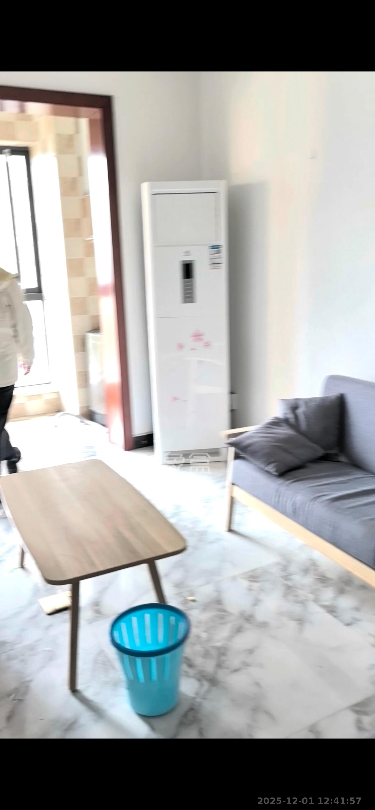 兰亭湾畔  1室2厅1卫    2500.0元/月