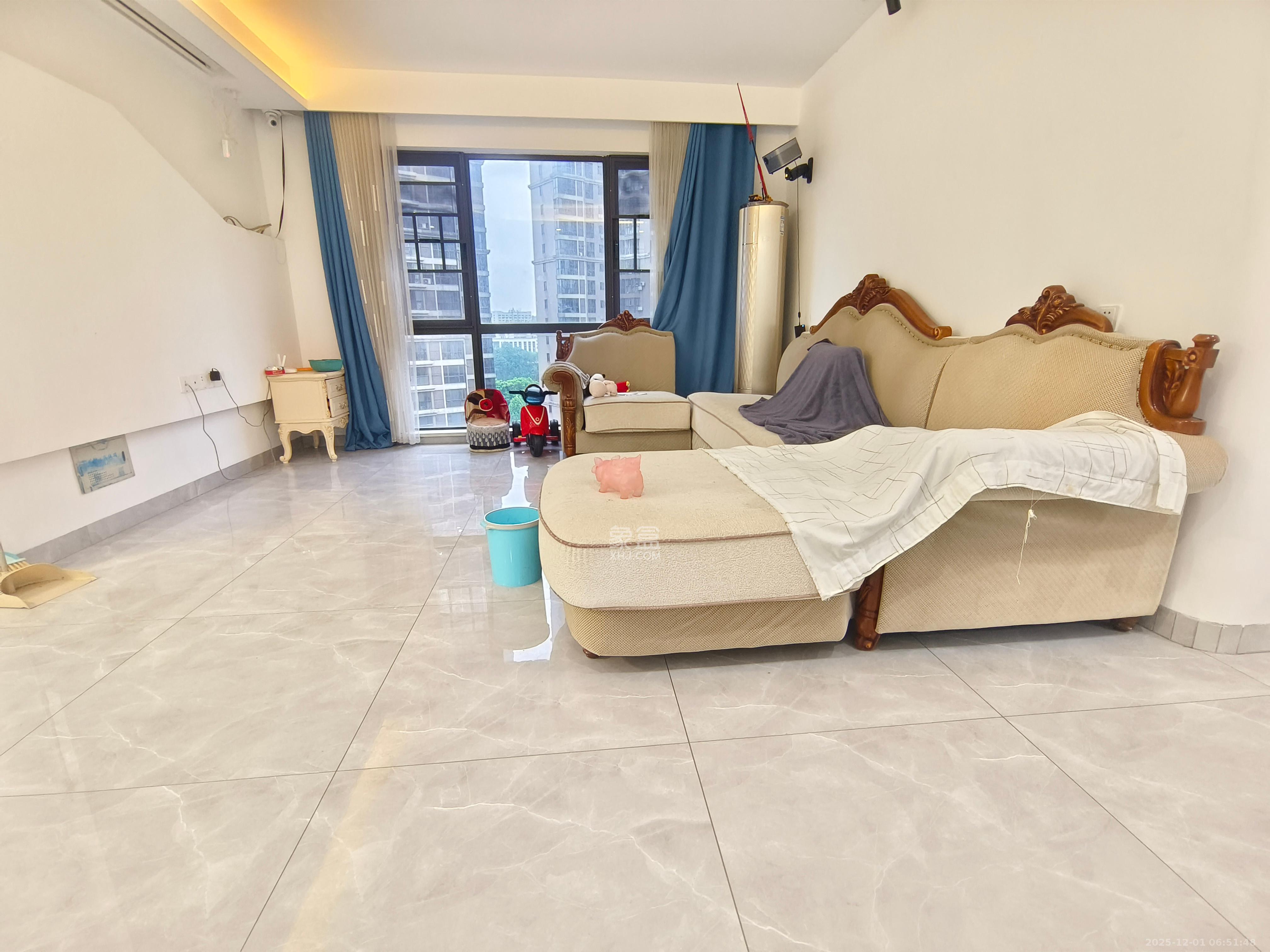 海洋半岛（月珑湾）  3室2厅2卫    3000.0元/月