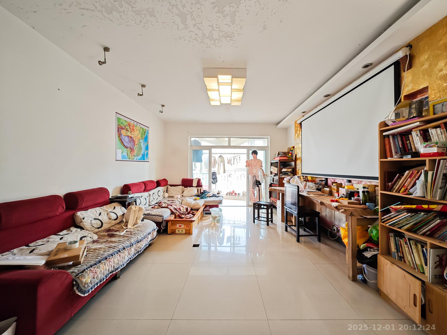 华江乐天花亭  1室0厅0卫    52.0万客厅