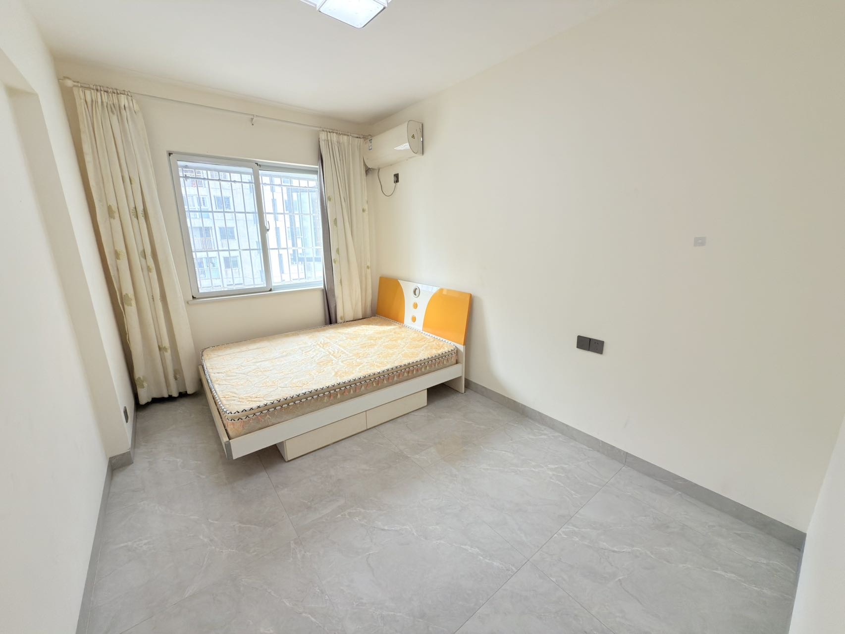 海航城 3室2厅2卫 2400.0元/月 海航城 3室2厅2卫 2400.0元/月室内图