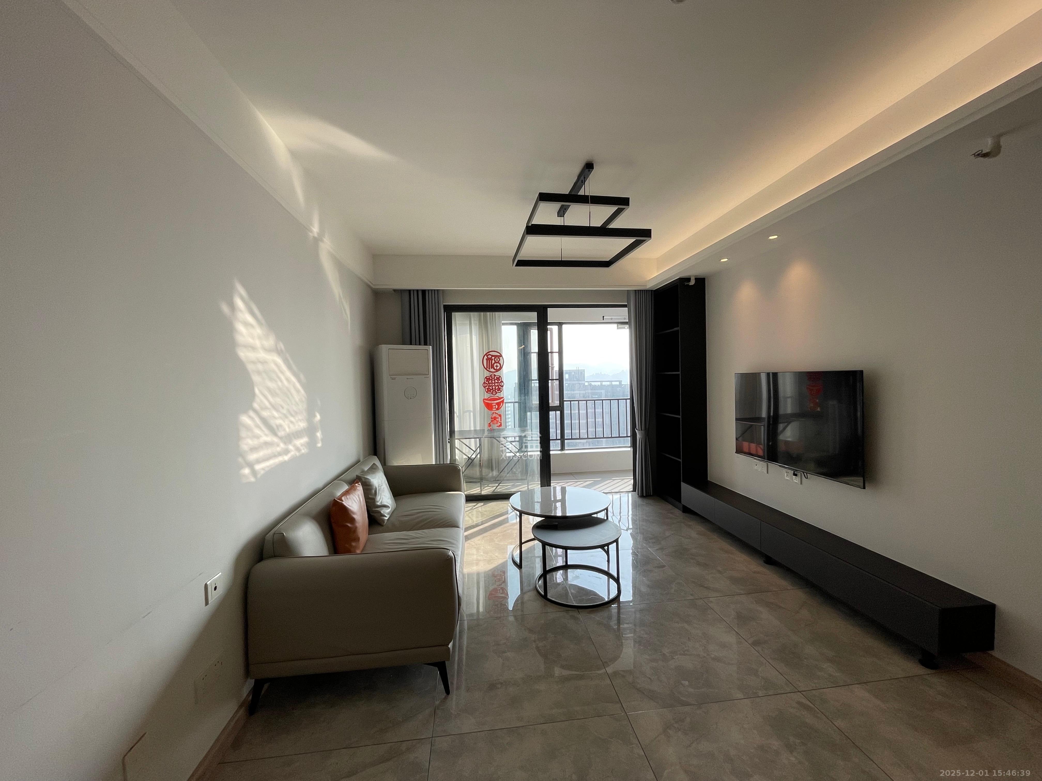 南山梅溪一方  3室2厅2卫    3200.0元/月