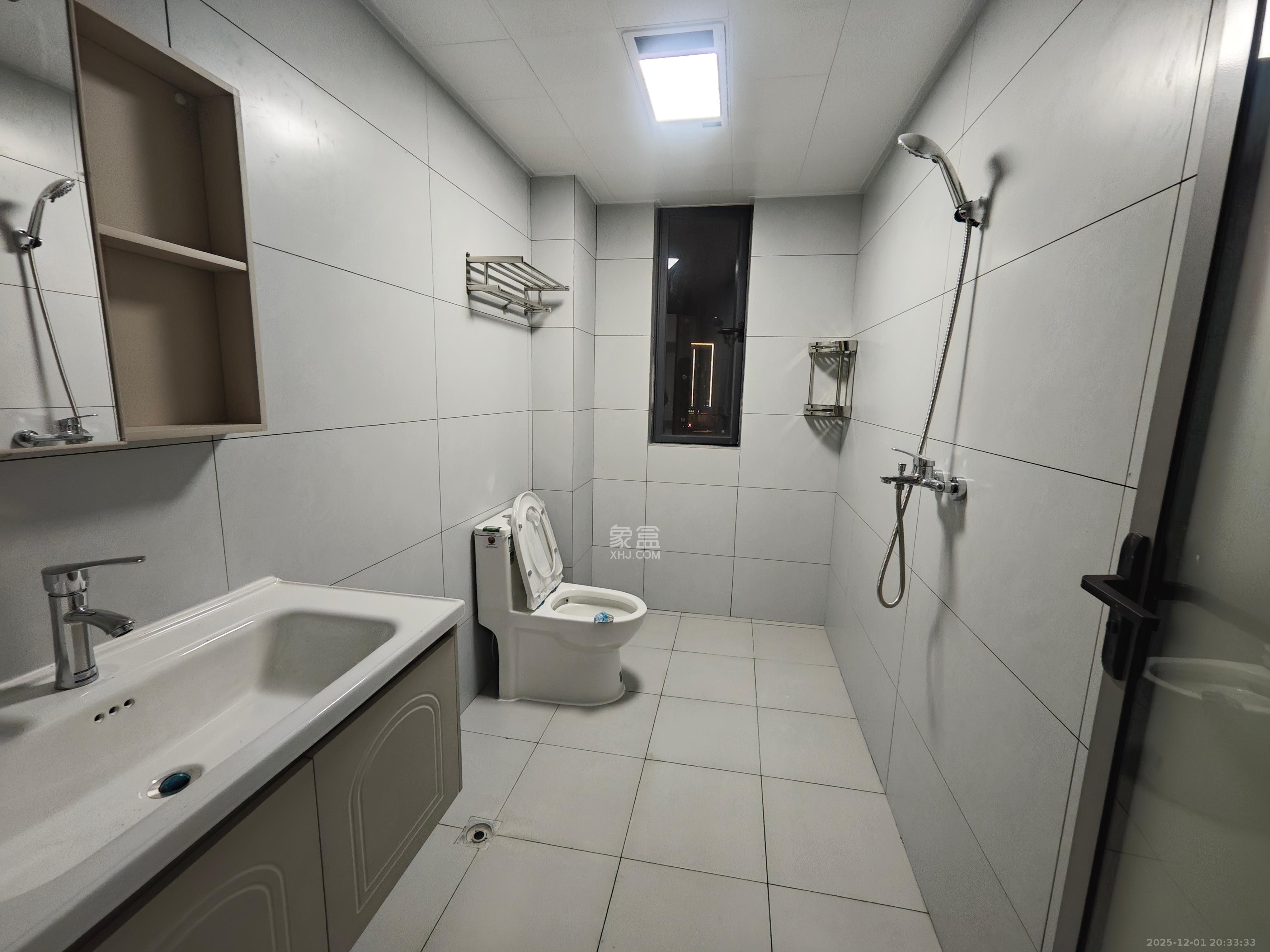 旭辉雨金广场  4室2厅2卫    3500.0元/月室内图