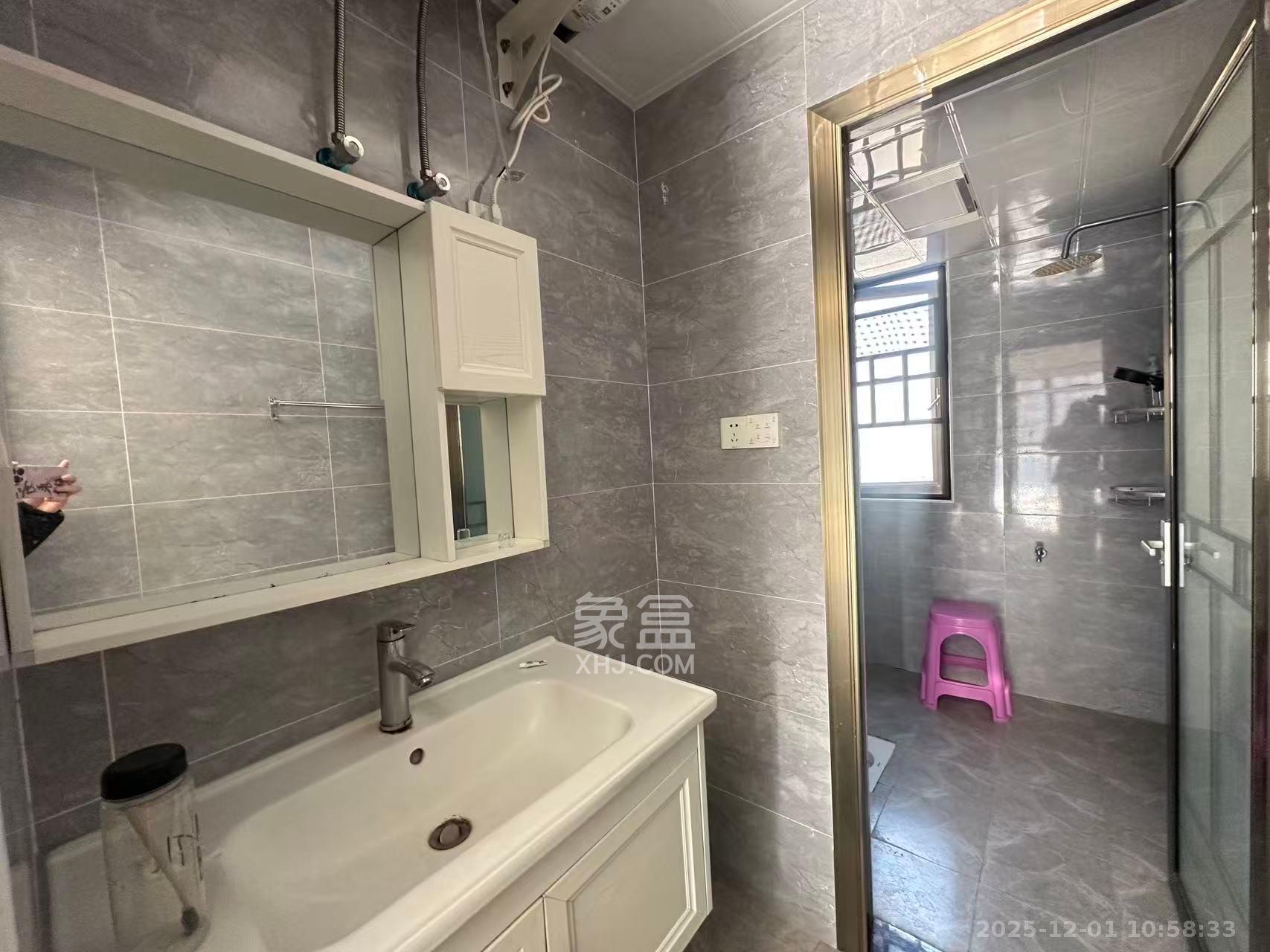 保利大都汇一期、二期  4室2厅2卫    3300.0元/月室内图